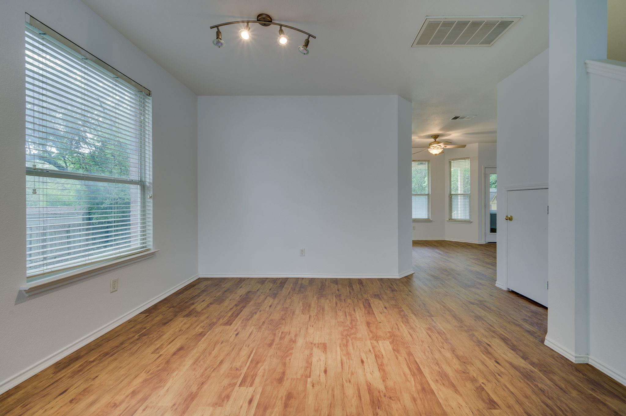 1112 Sundrop PL