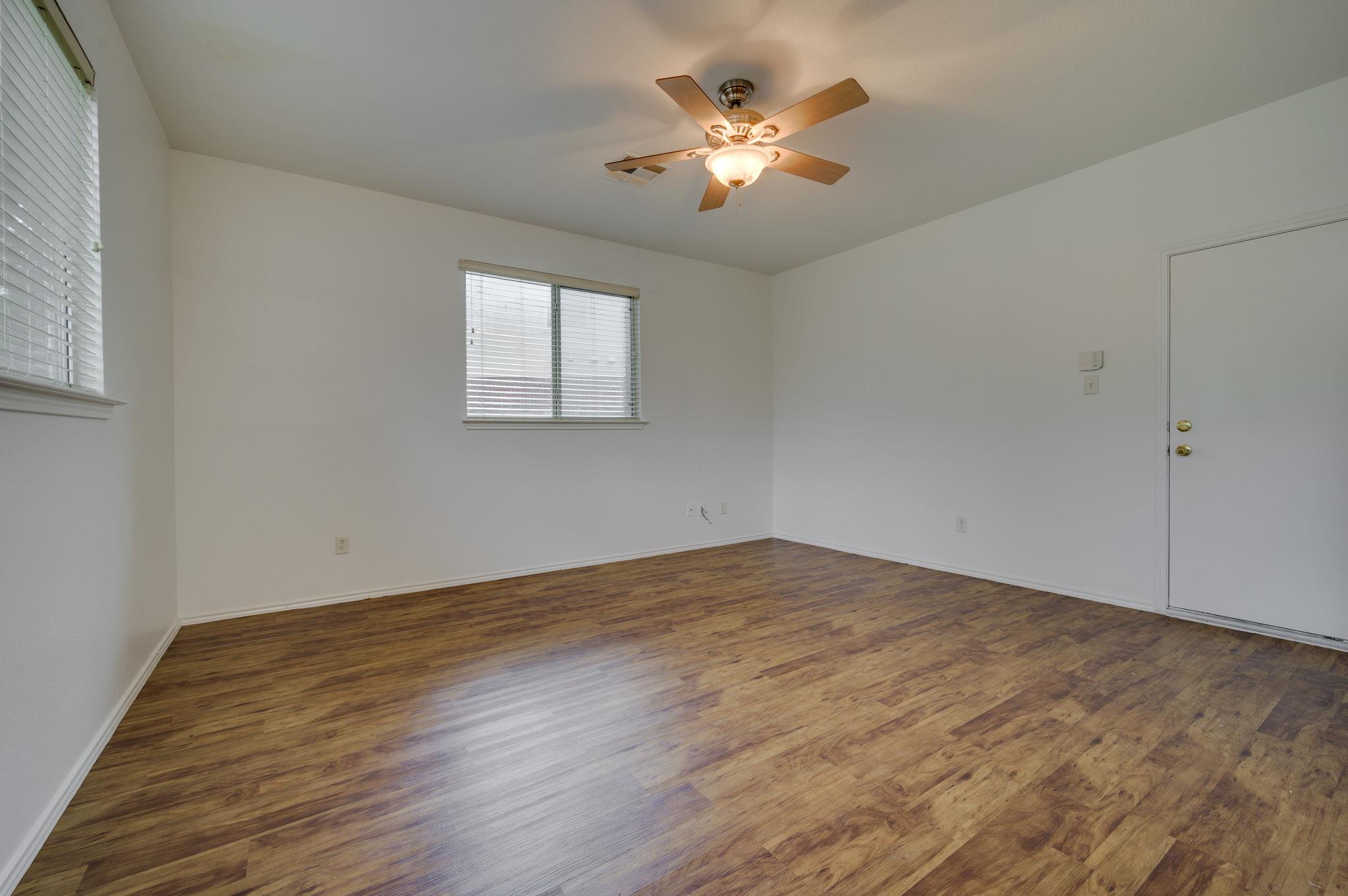 1112 Sundrop PL