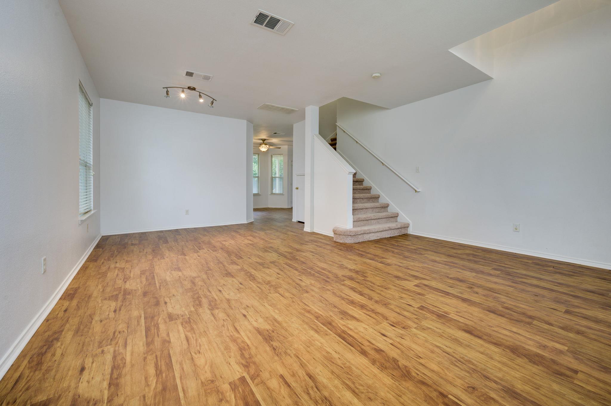 1112 Sundrop PL