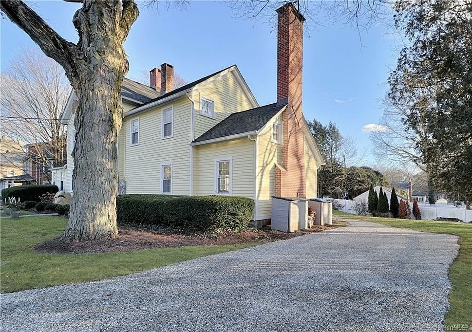 635 Stratfield Road