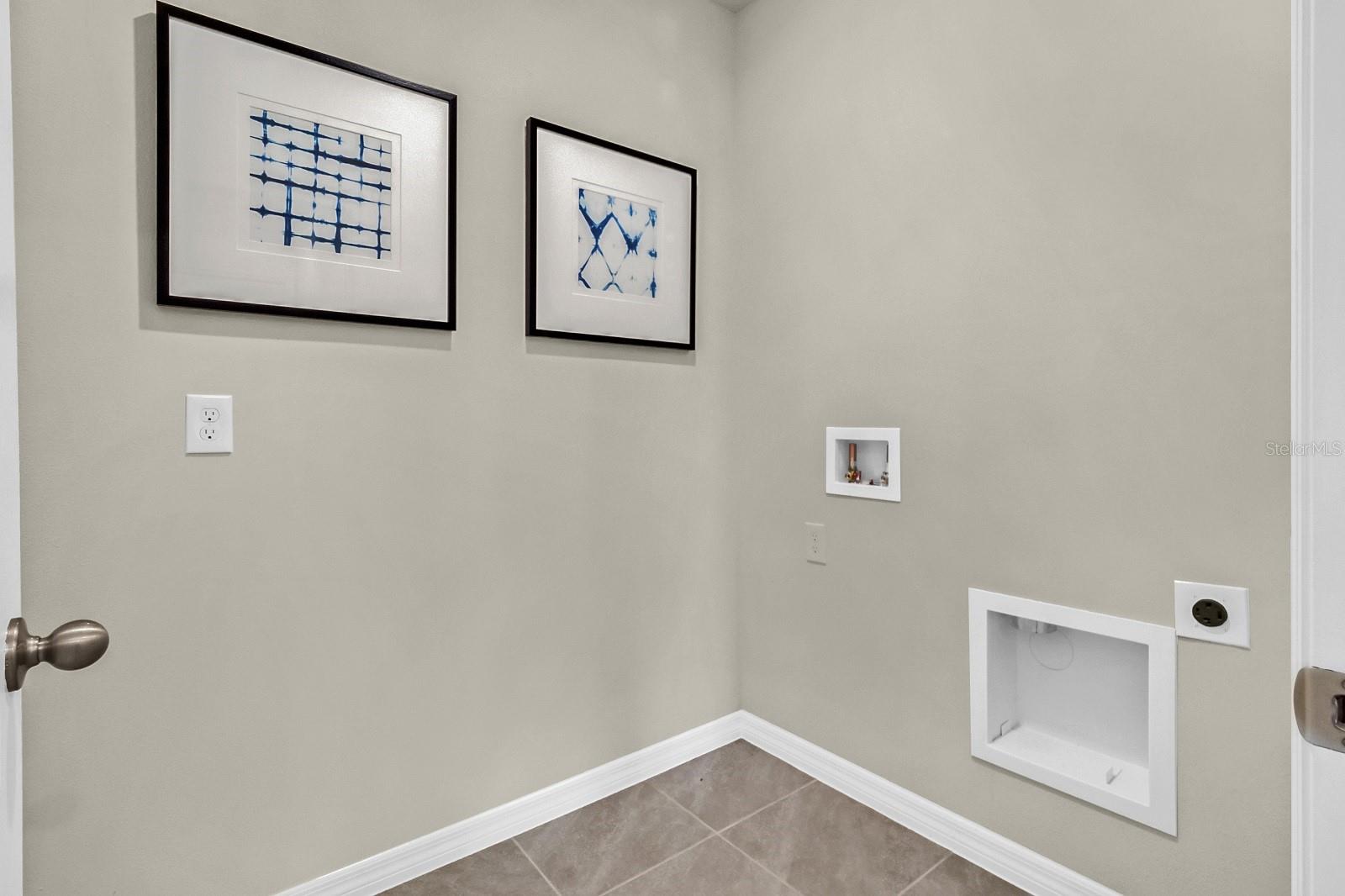 9560 Black Walnut Dr 