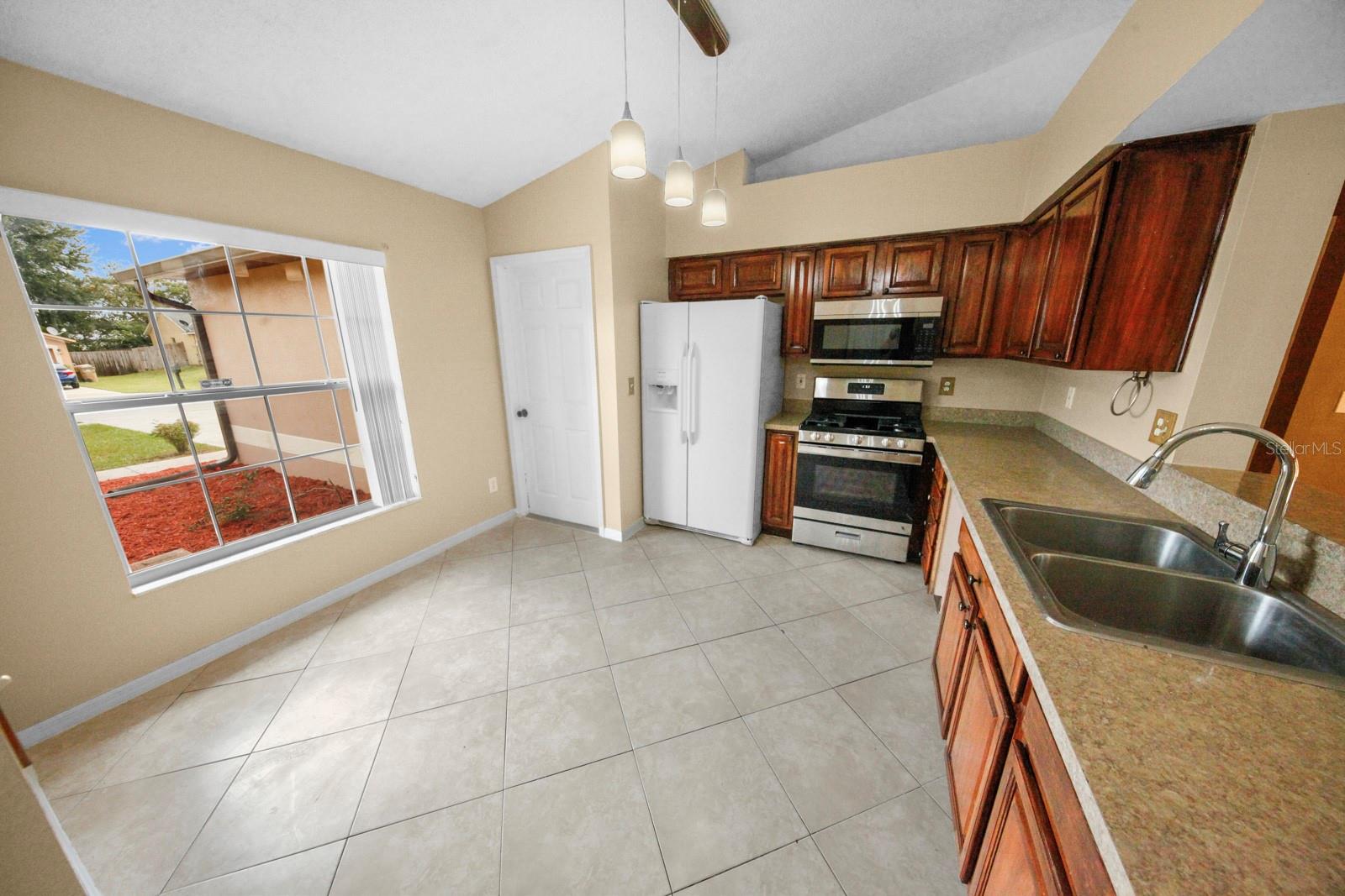 12250 Woodglen Cir 
