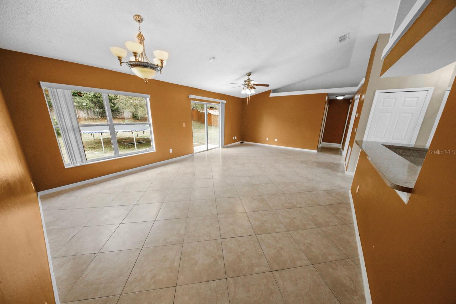 12250 Woodglen Cir 