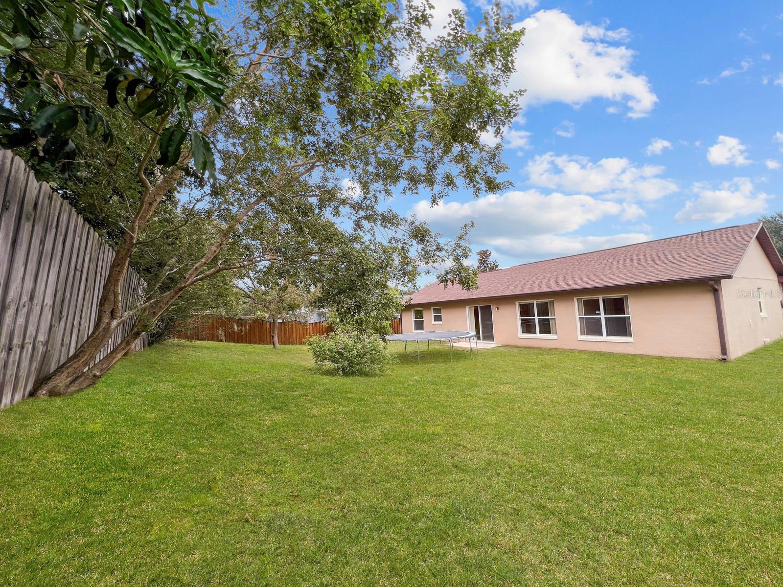 12250 Woodglen Cir 