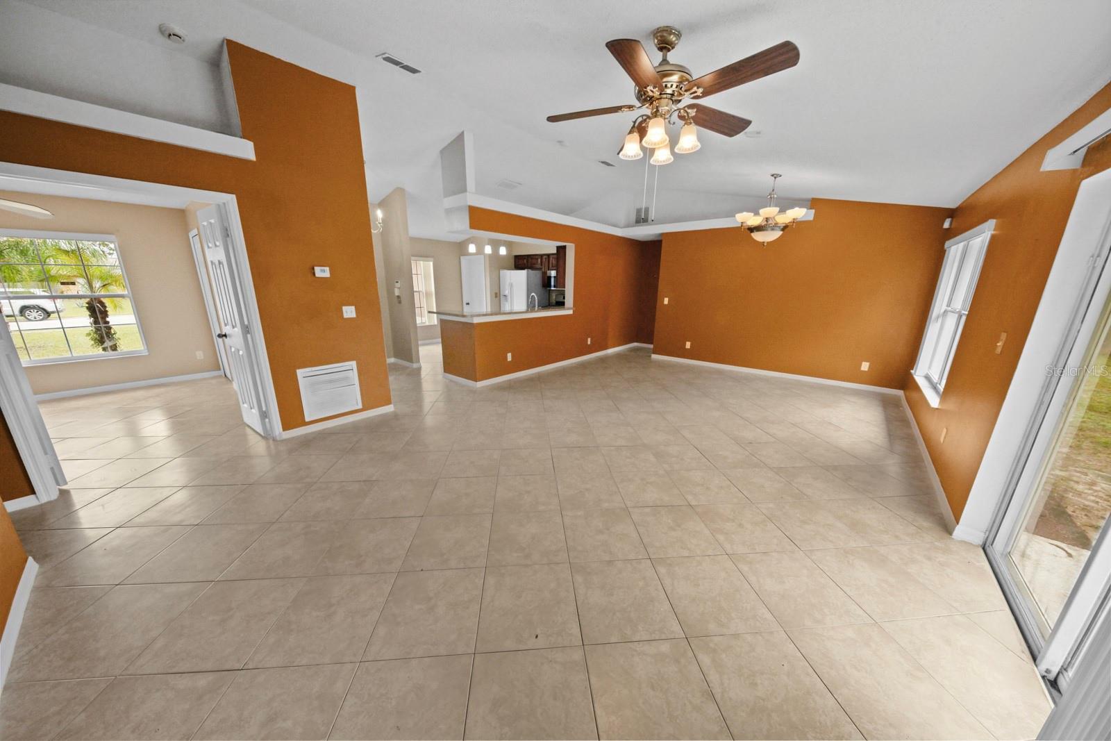 12250 Woodglen Cir 