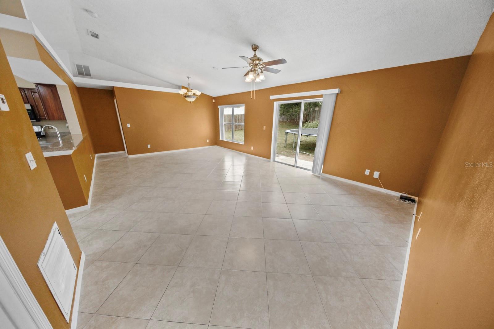 12250 Woodglen Cir 