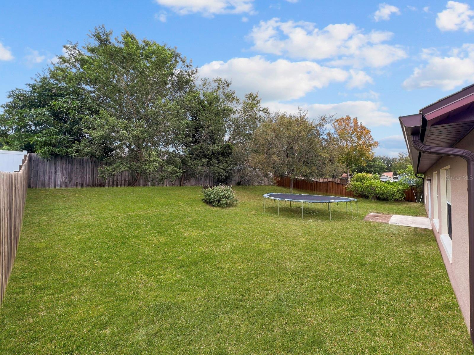 12250 Woodglen Cir 