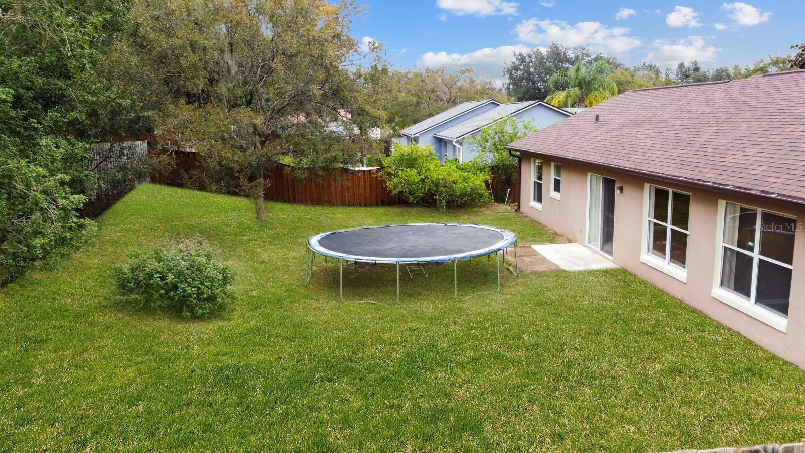 12250 Woodglen Cir 