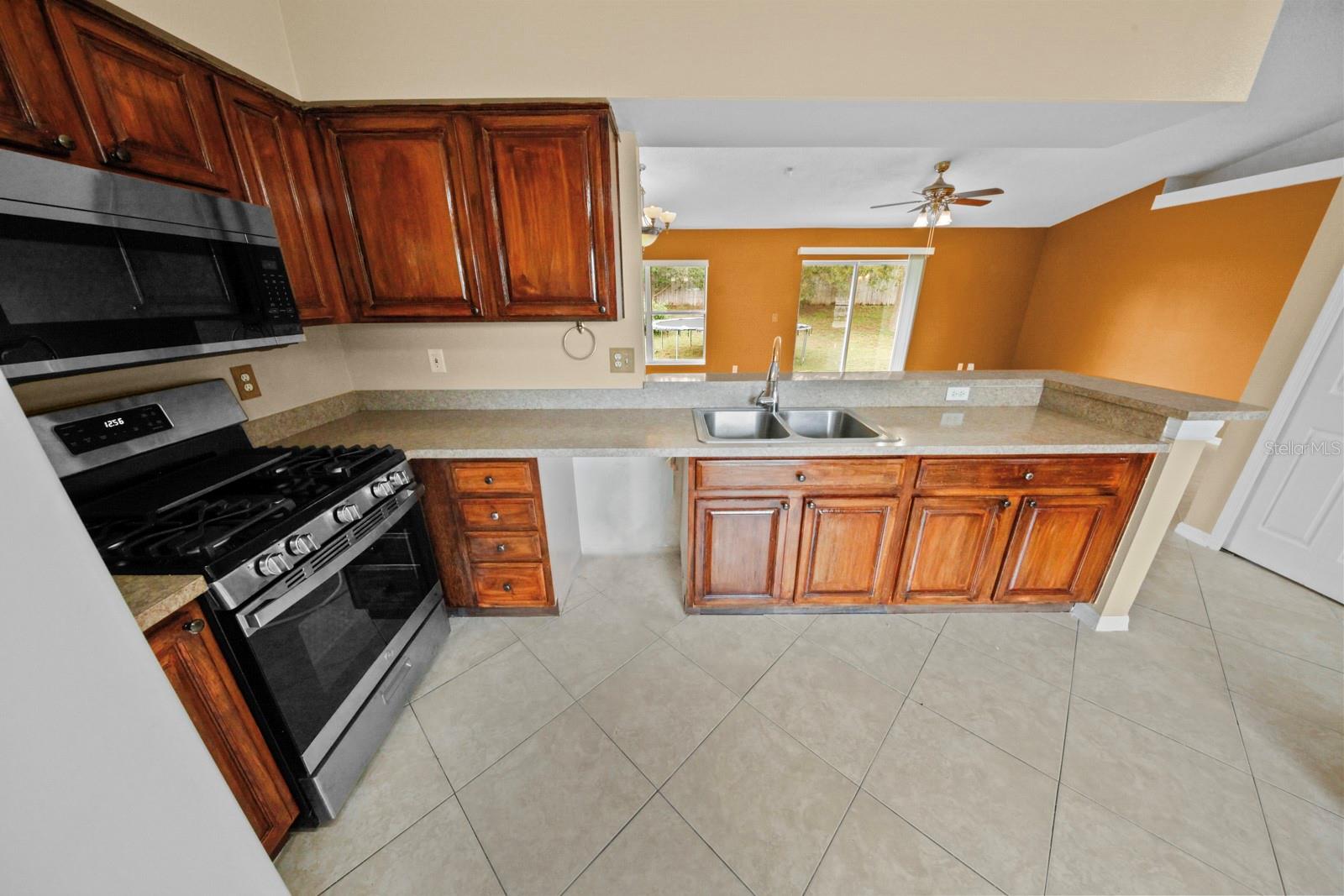 12250 Woodglen Cir 