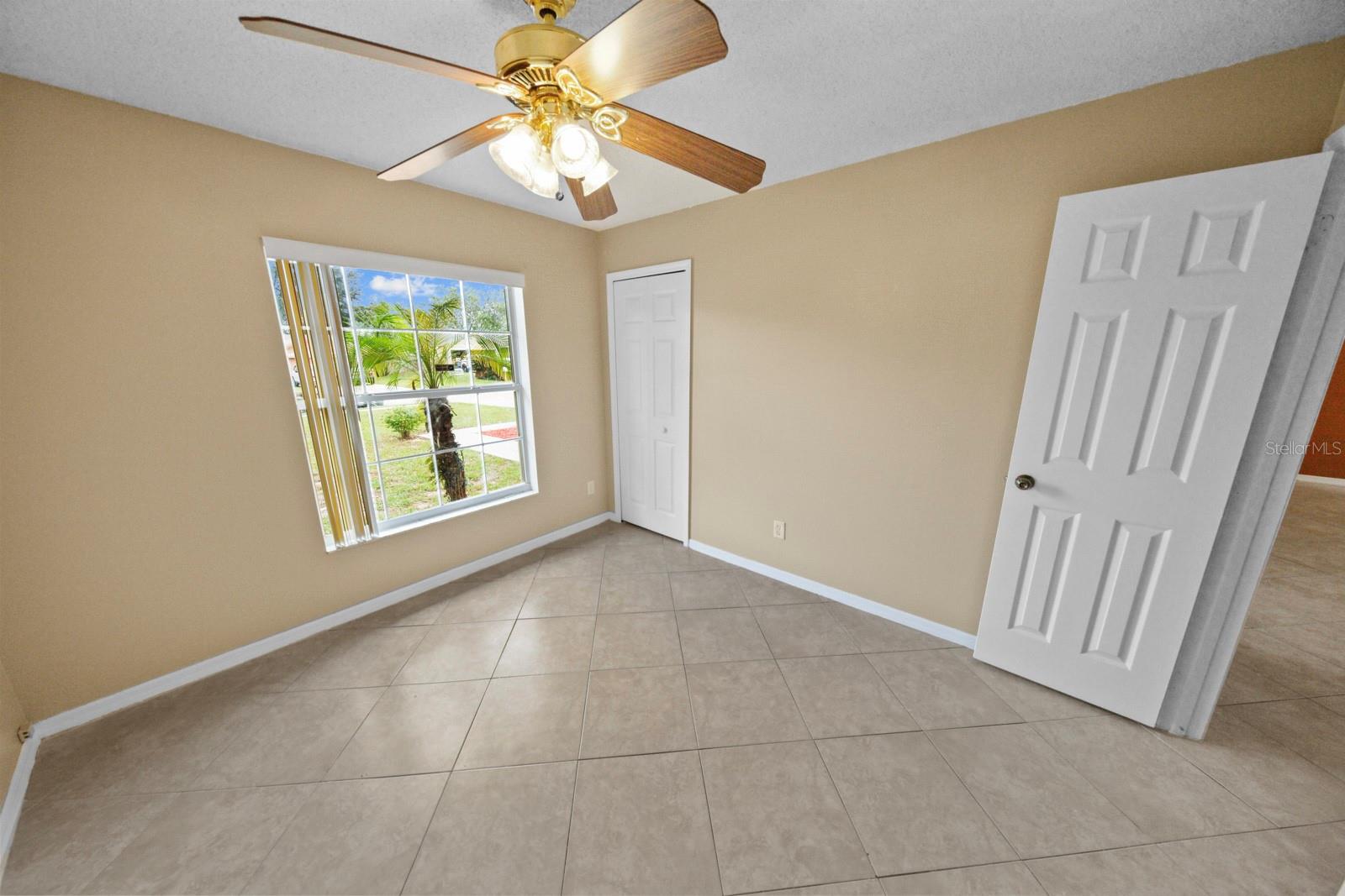 12250 Woodglen Cir 