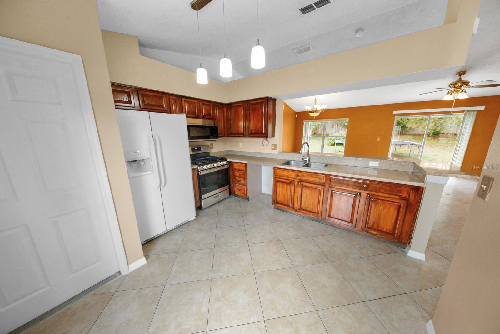 12250 Woodglen Cir 