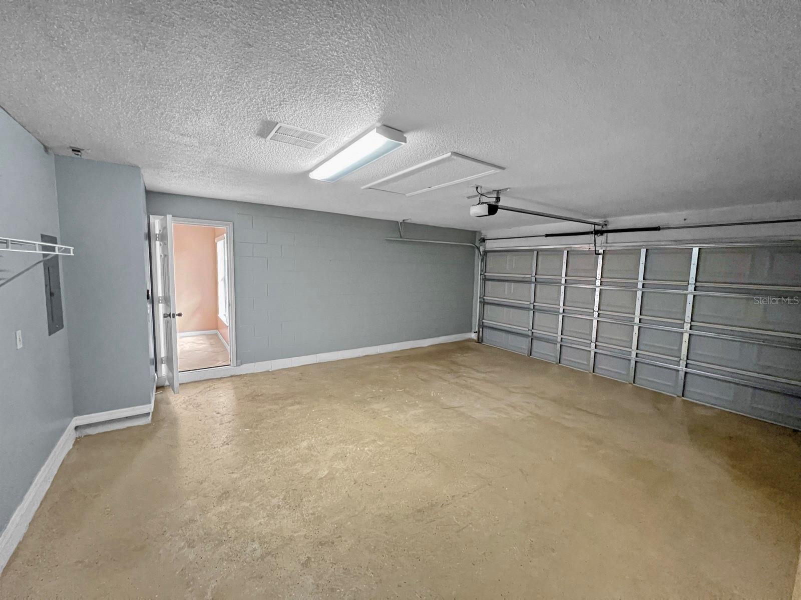 12250 Woodglen Cir 