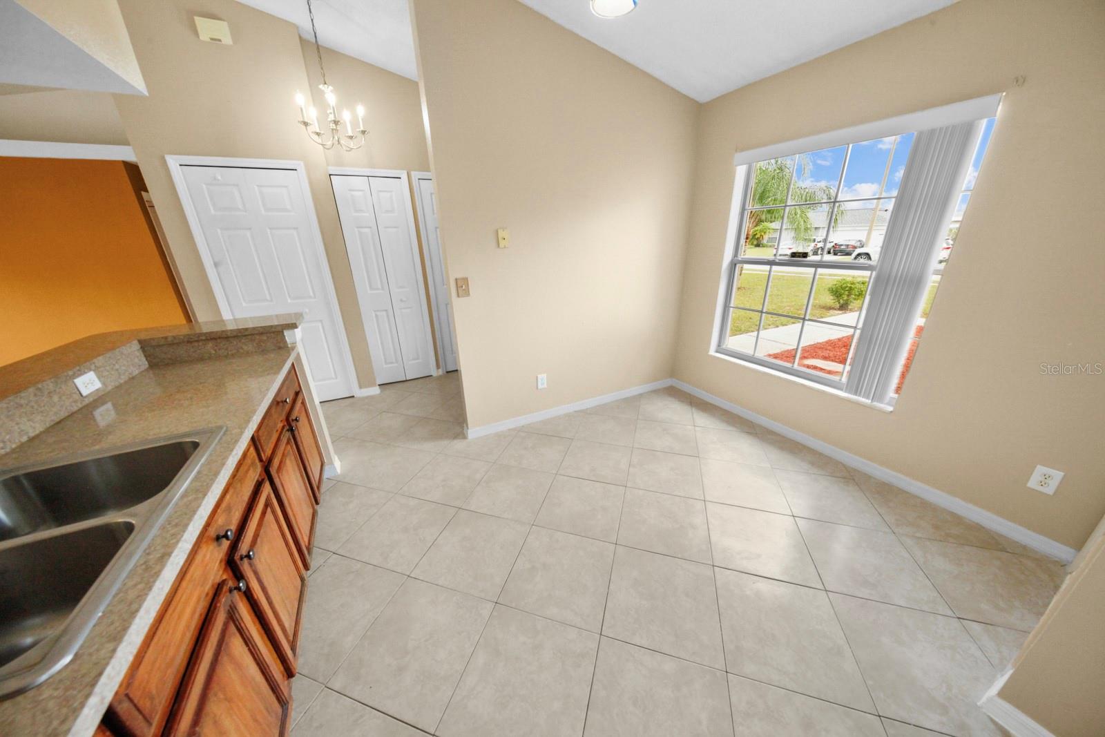 12250 Woodglen Cir 
