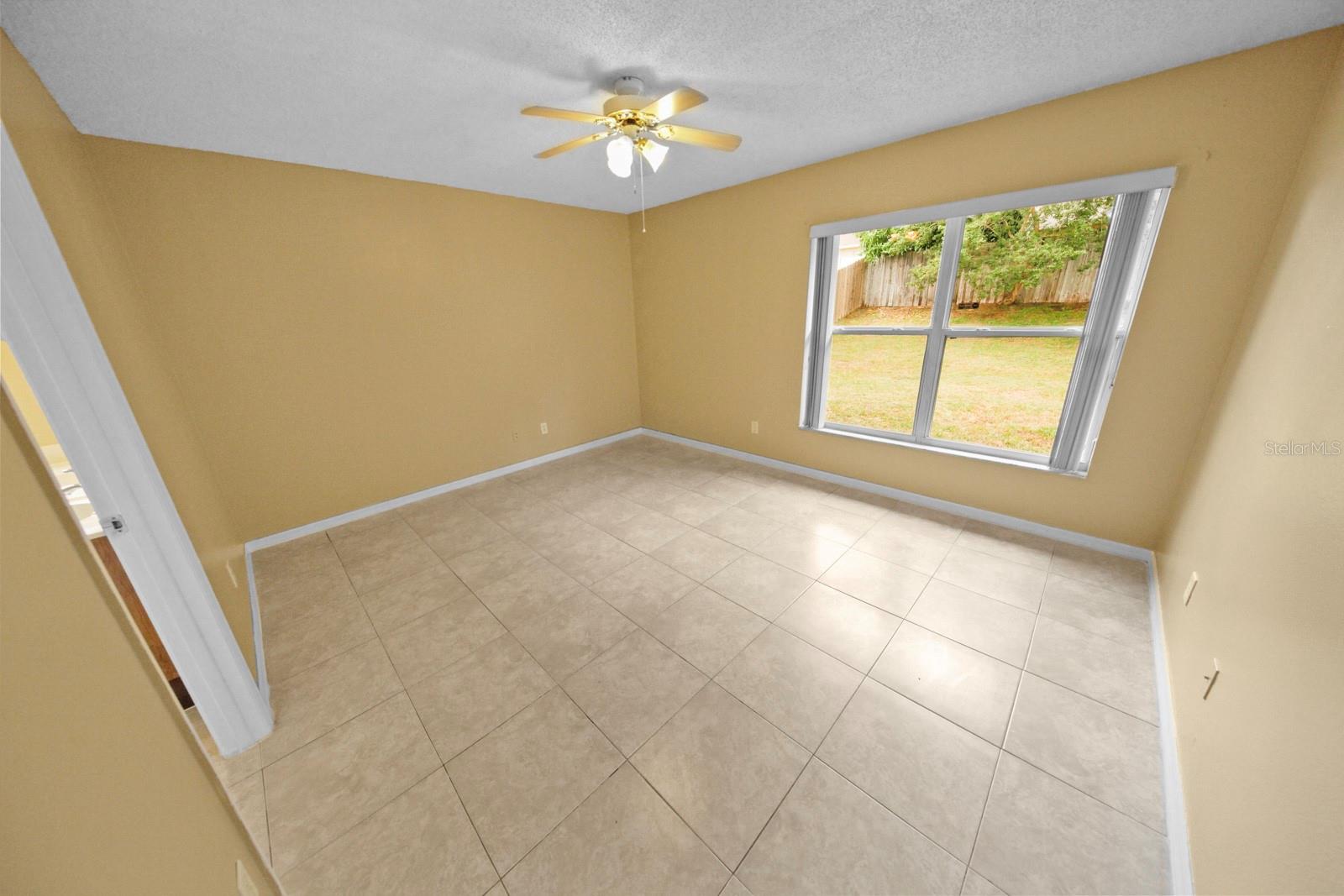 12250 Woodglen Cir 