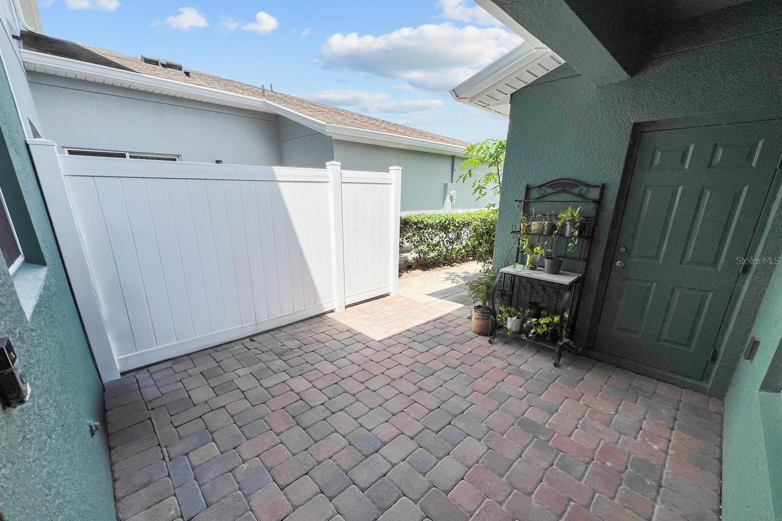 552 Juniper Springs Dr 