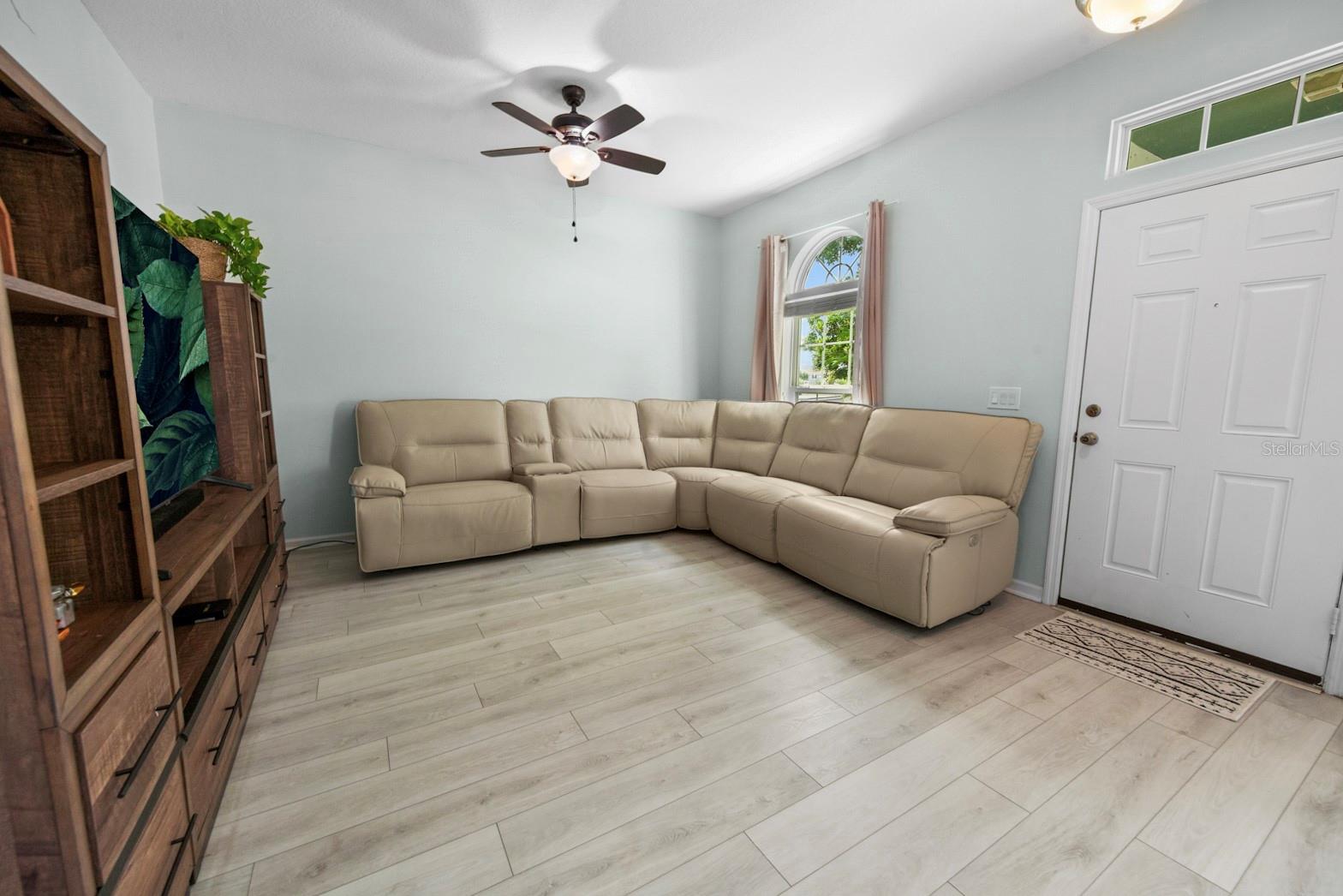 552 Juniper Springs Dr 