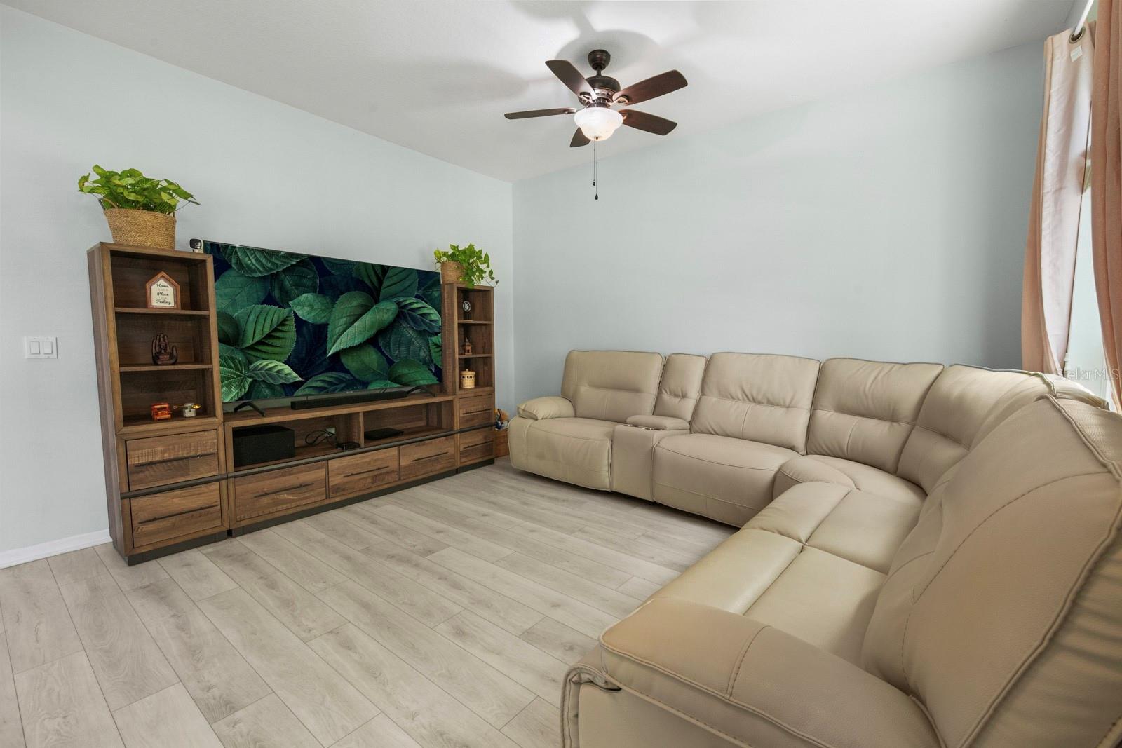 552 Juniper Springs Dr 