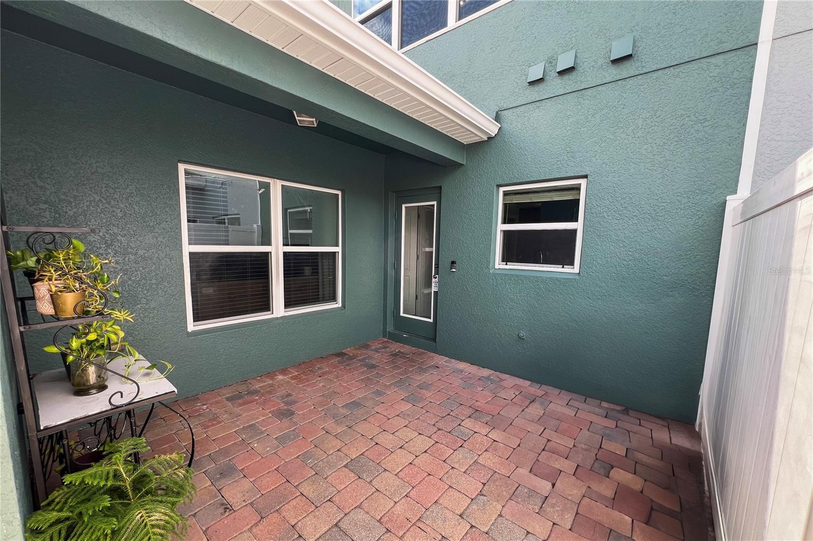 552 Juniper Springs Dr 