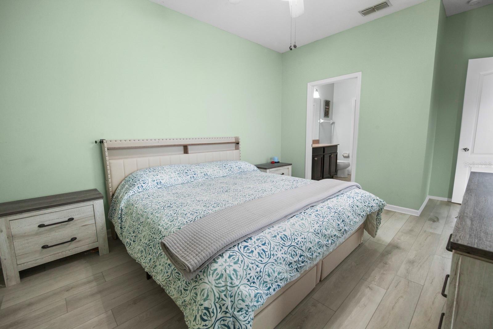 552 Juniper Springs Dr 