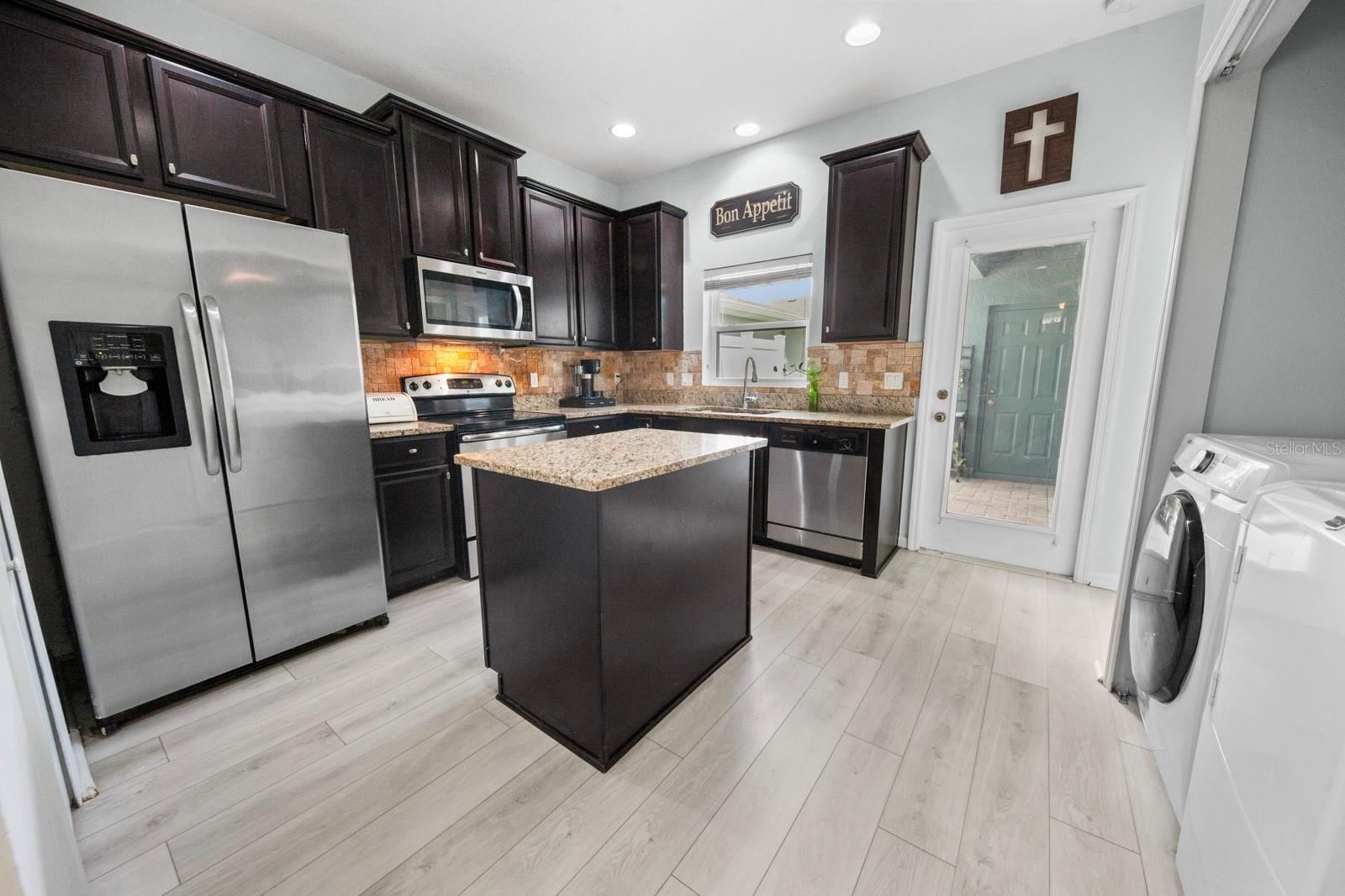 552 Juniper Springs Dr 