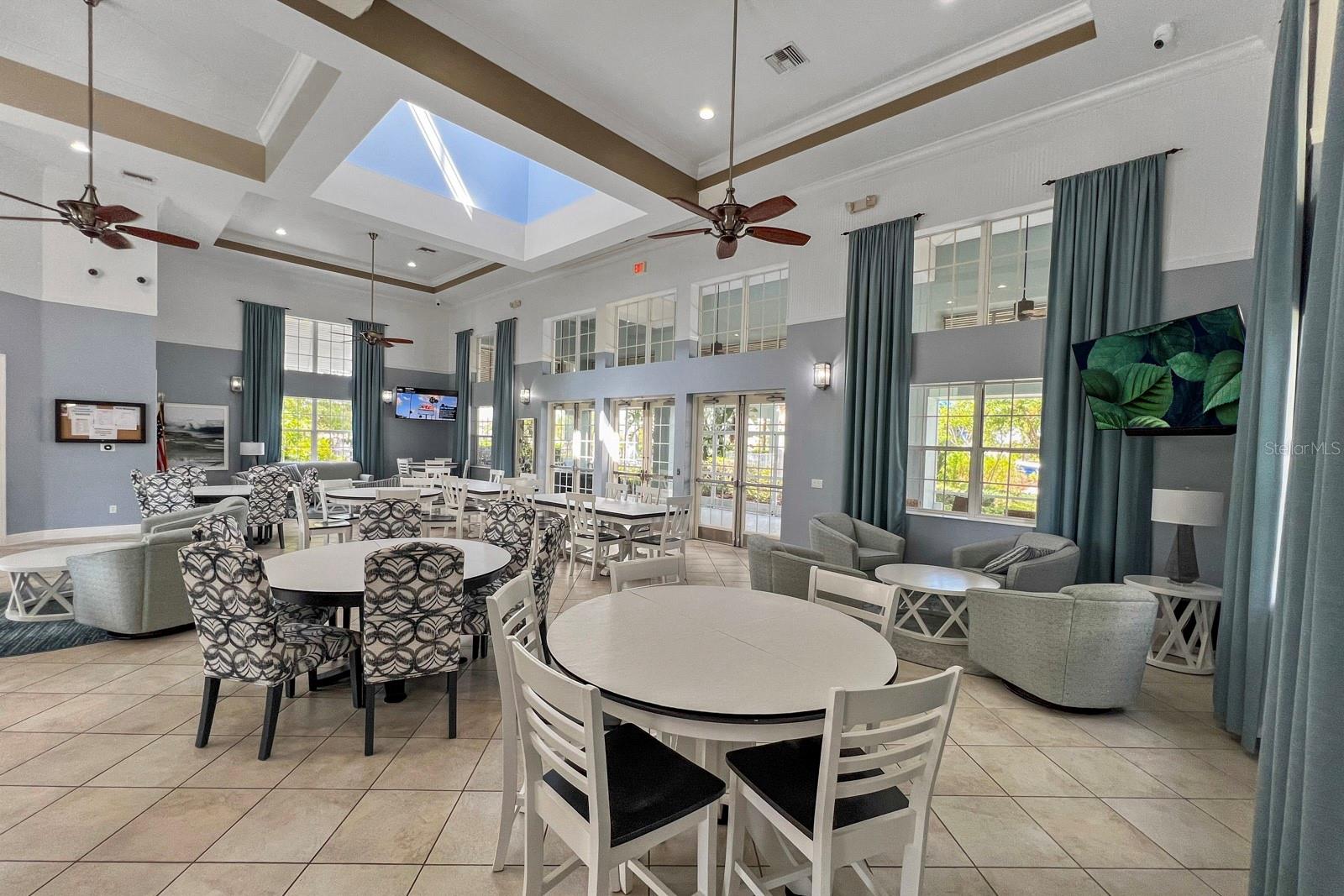 552 Juniper Springs Dr 