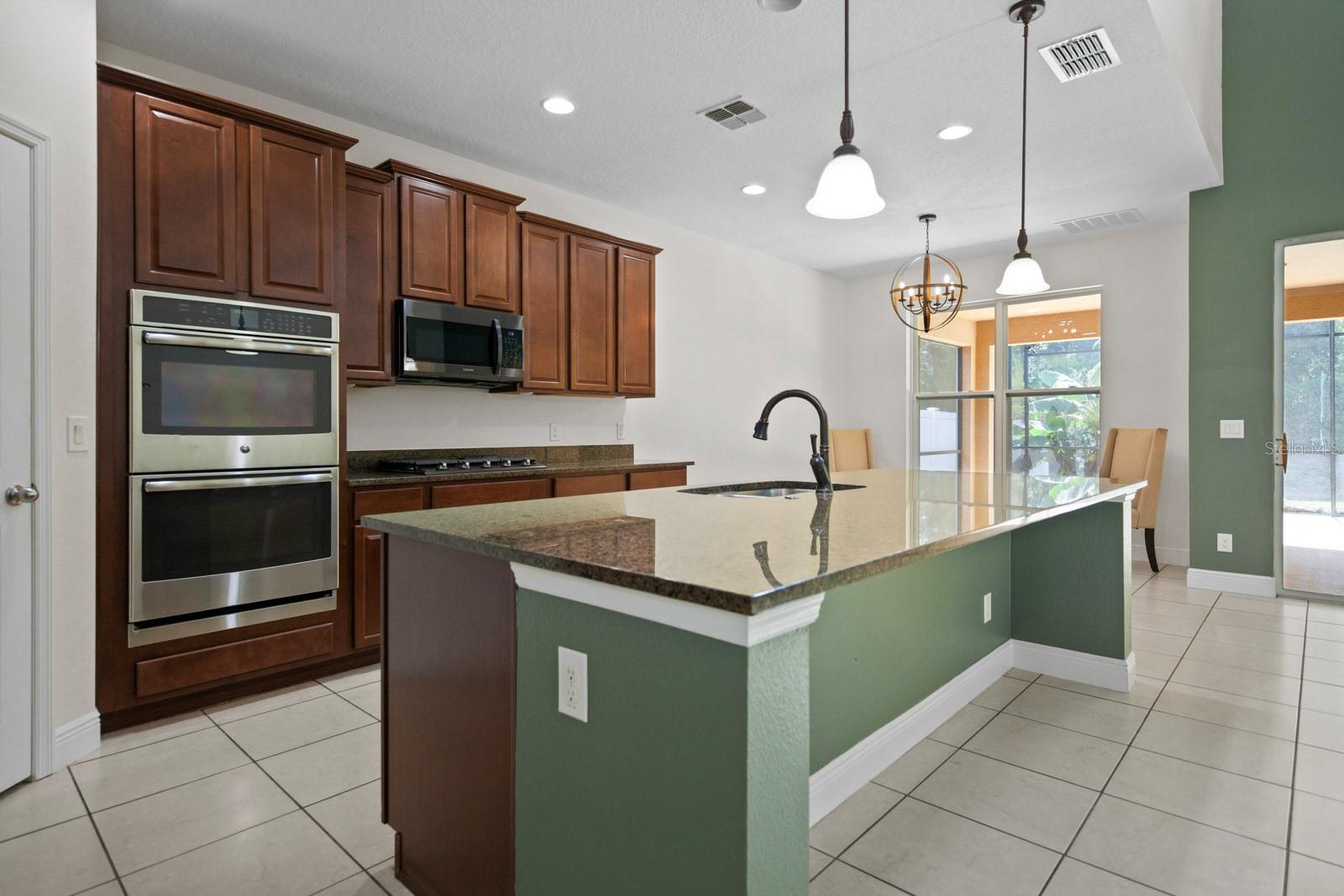 1073 VINSETTA CIR