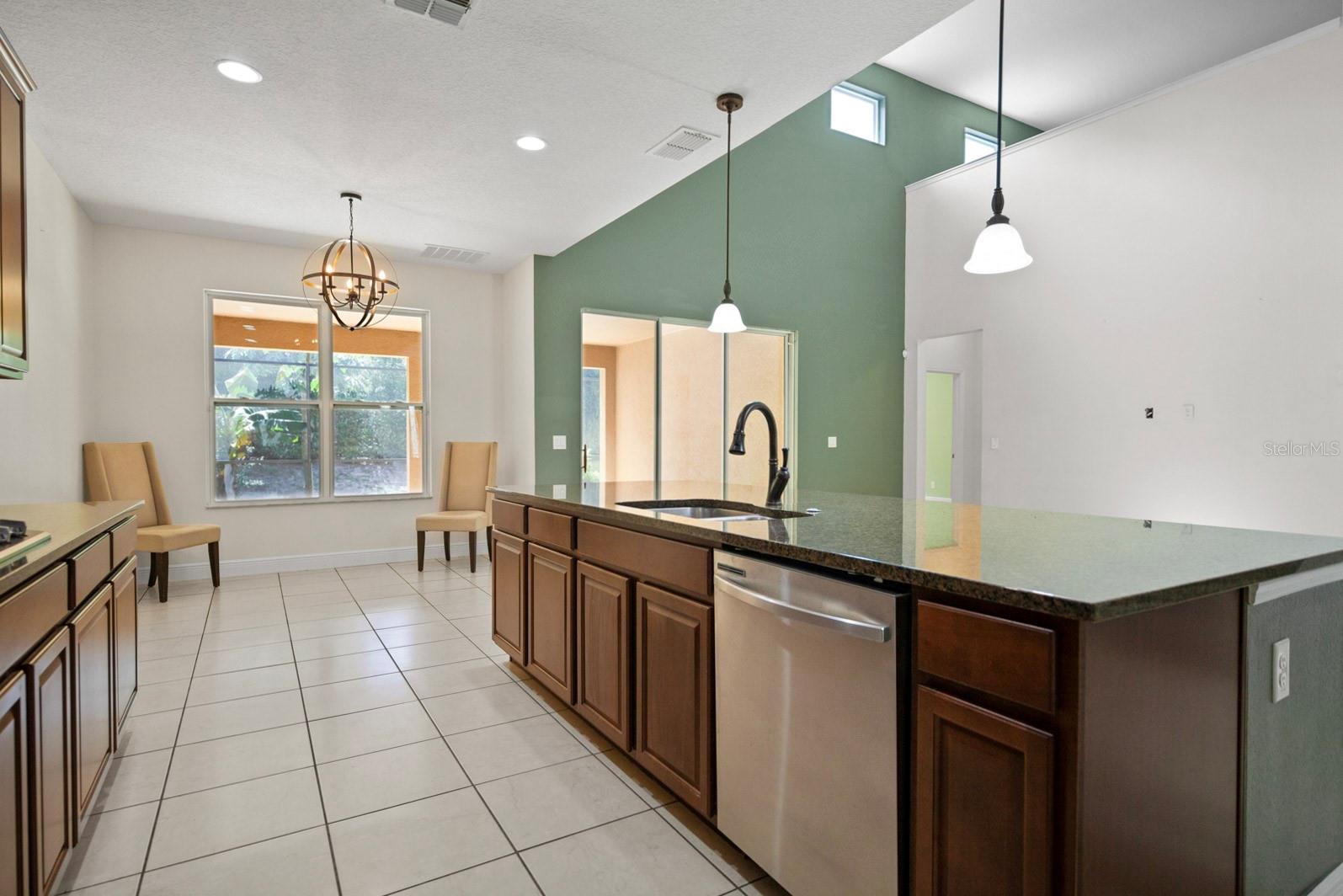 1073 VINSETTA CIR