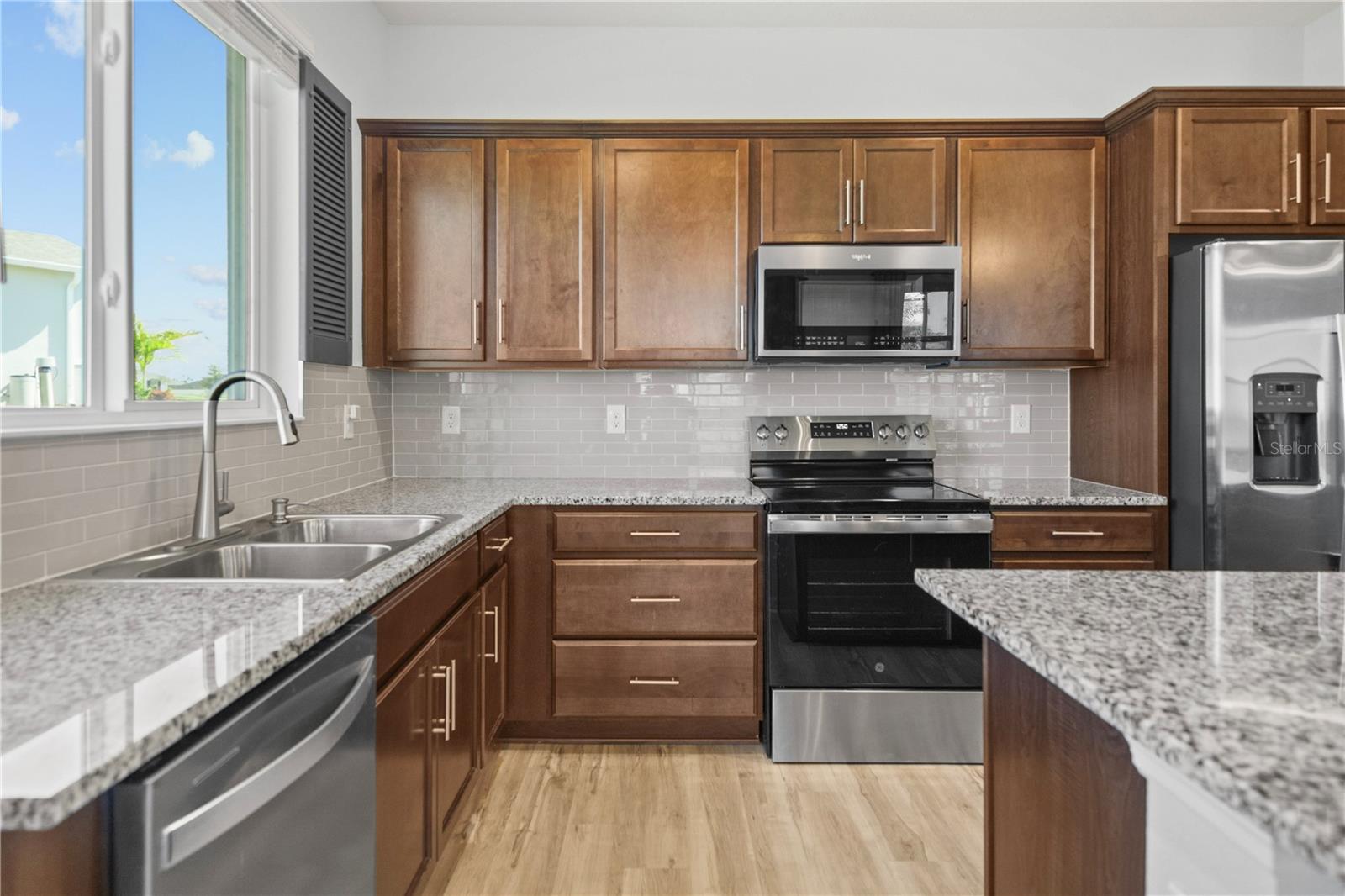 1688 LITTLELEAF BOXWOOD LOOP