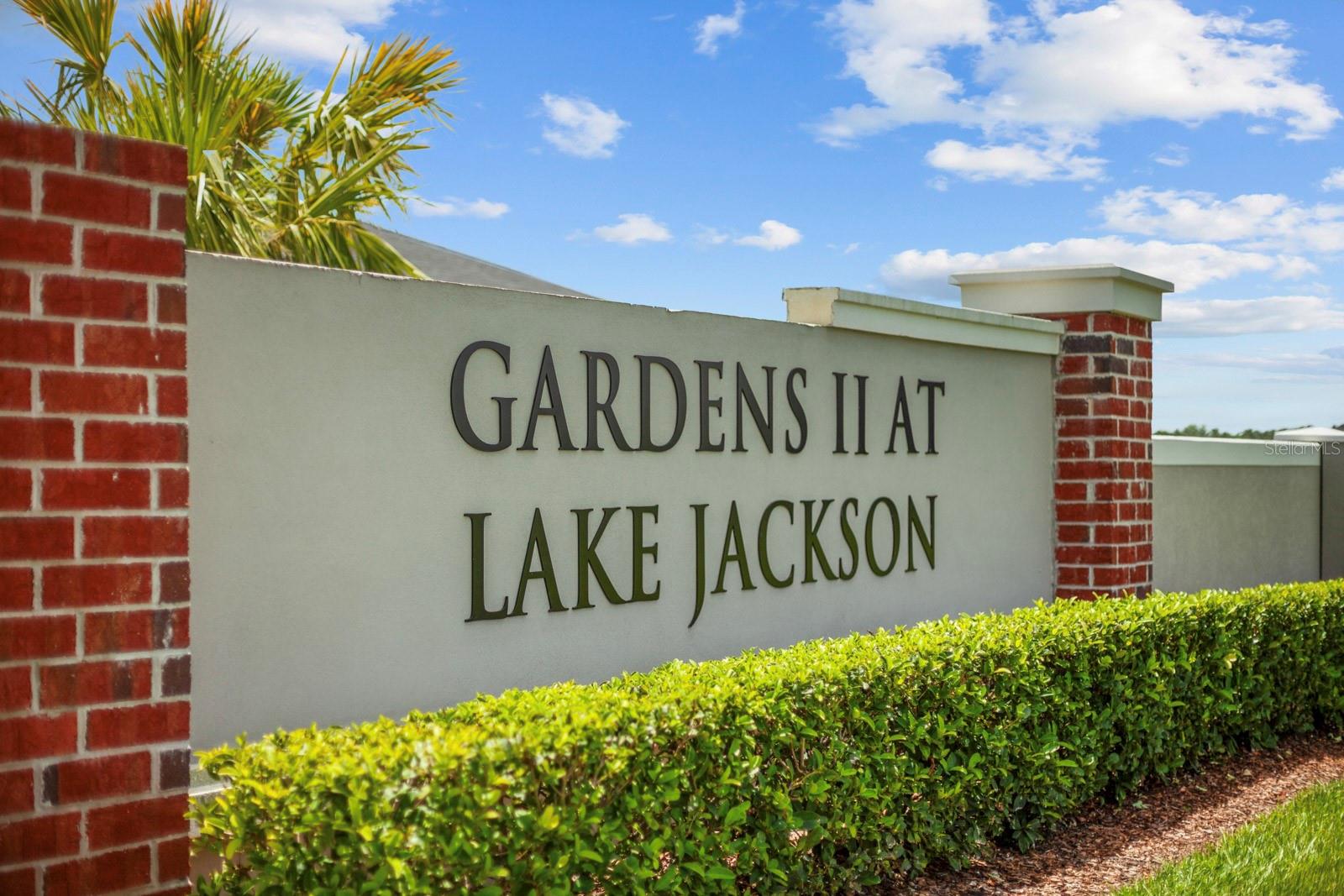 1688 Littleleaf Boxwood Loop