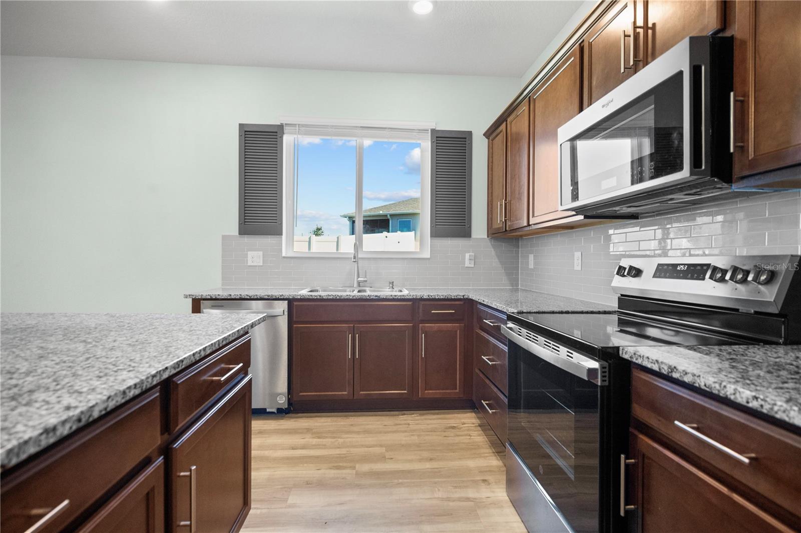 1688 Littleleaf Boxwood Loop