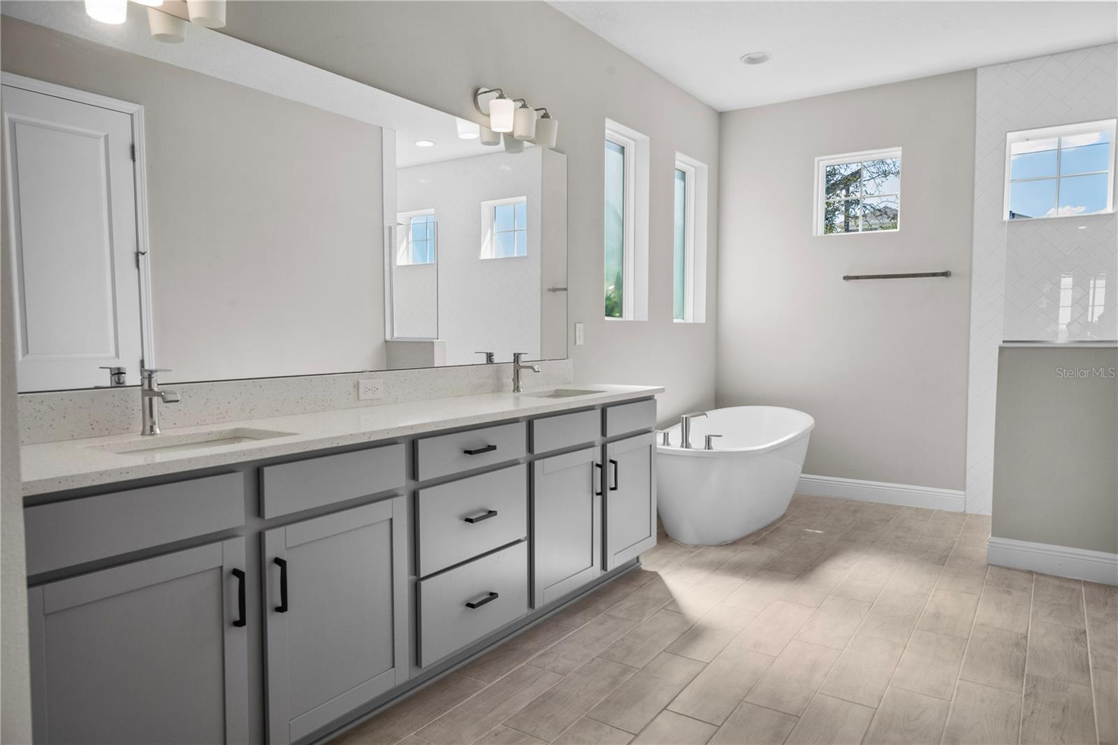 4446 Renly Ln