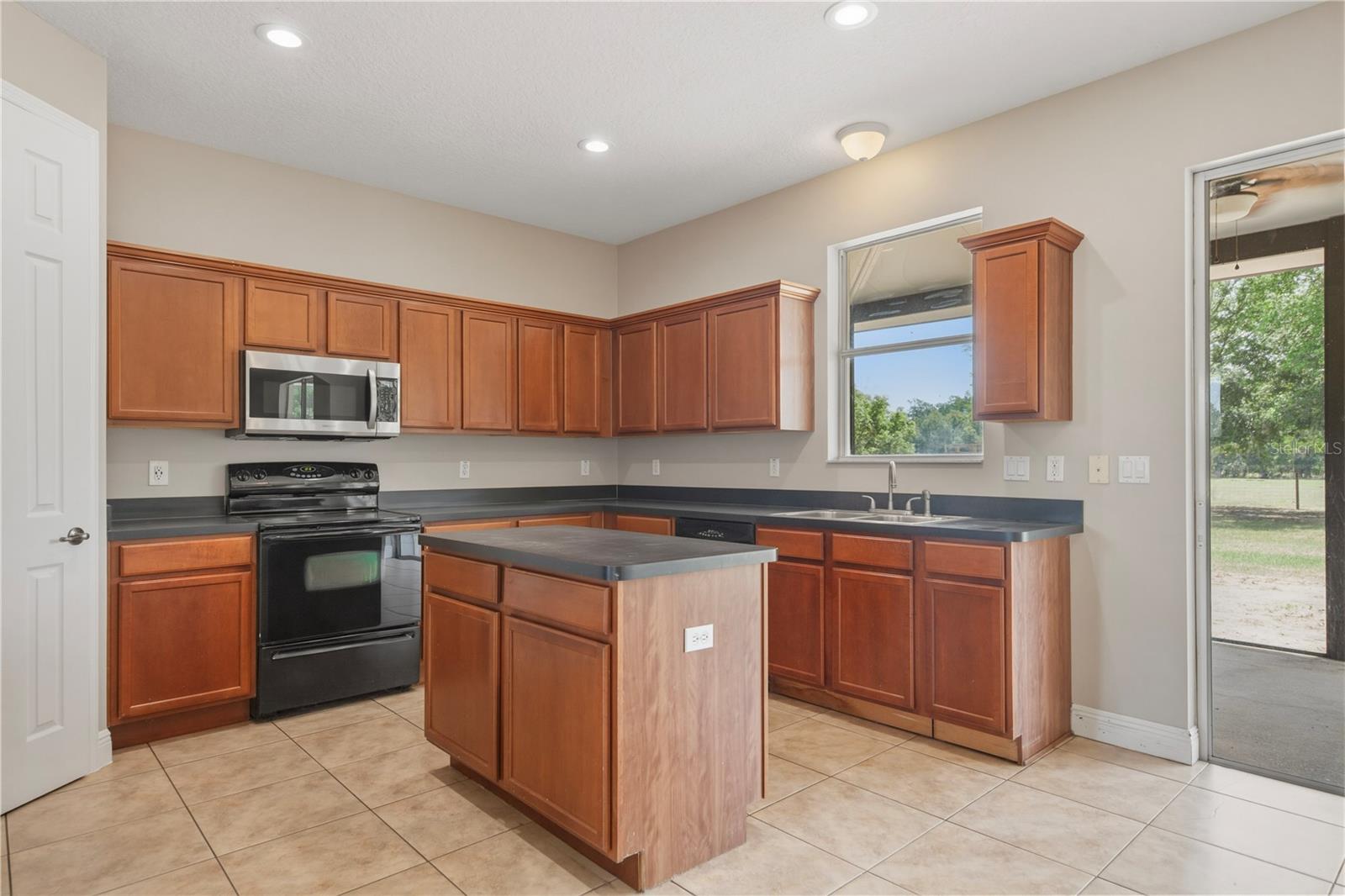 8848 Bogaert Dr