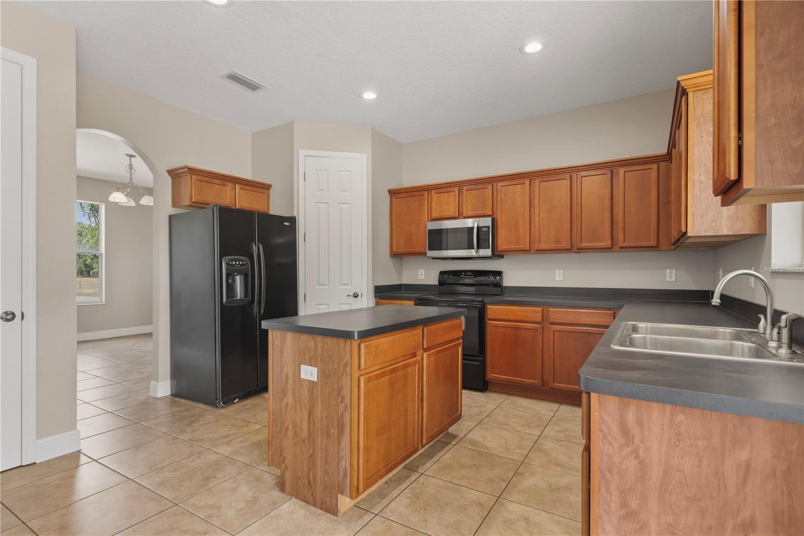 8848 Bogaert Dr