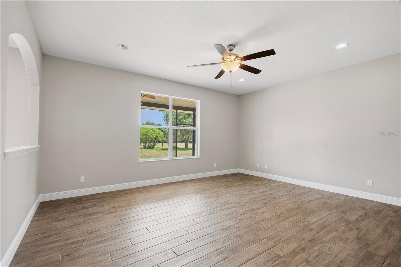 8848 Bogaert Dr