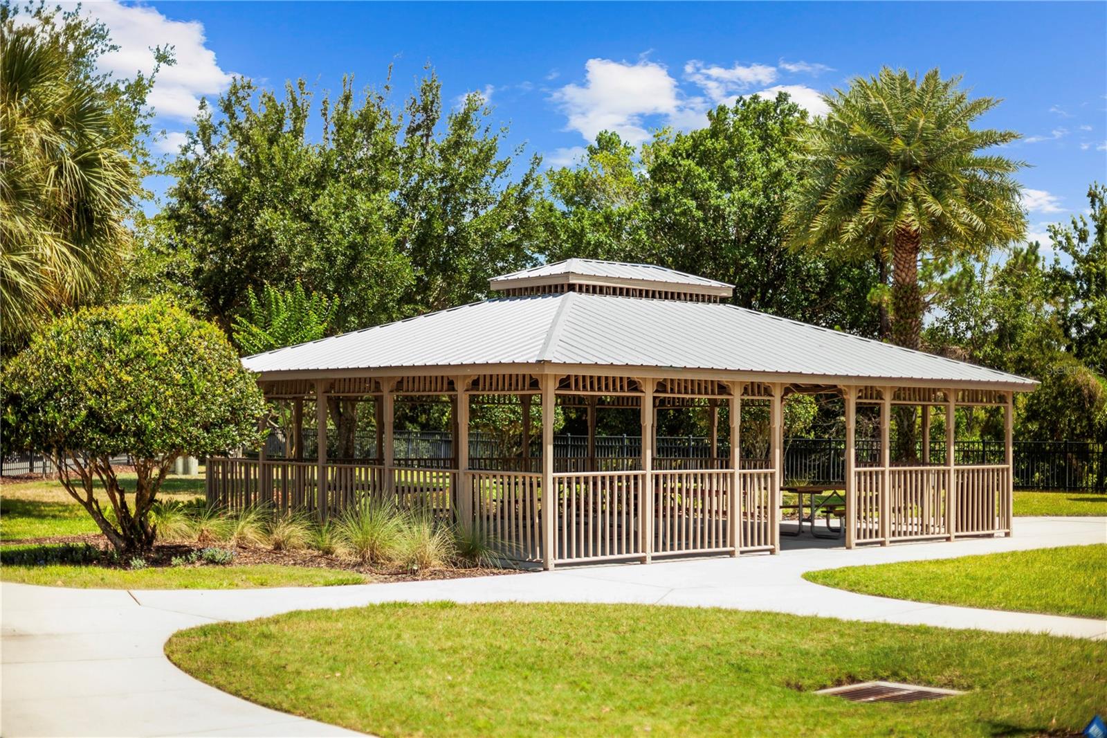 8394 LOOKOUT POINTE DR