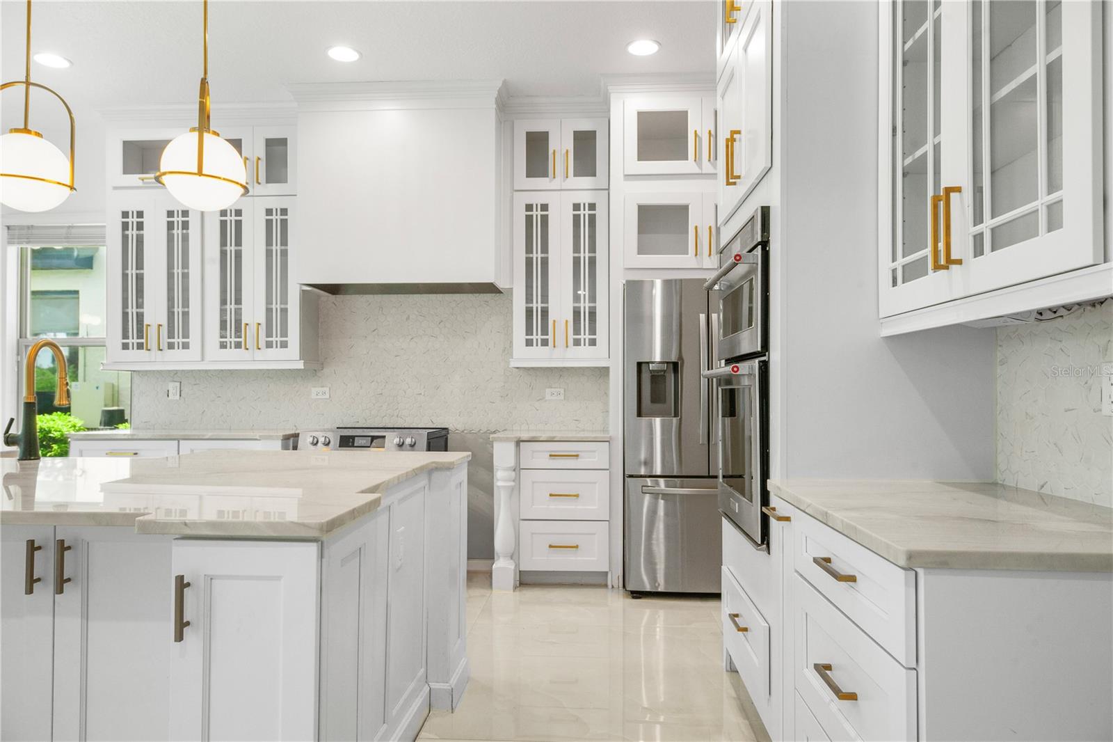 8394 LOOKOUT POINTE DR