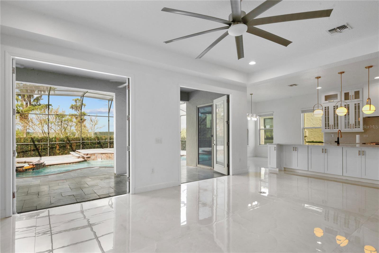 8394 LOOKOUT POINTE DR