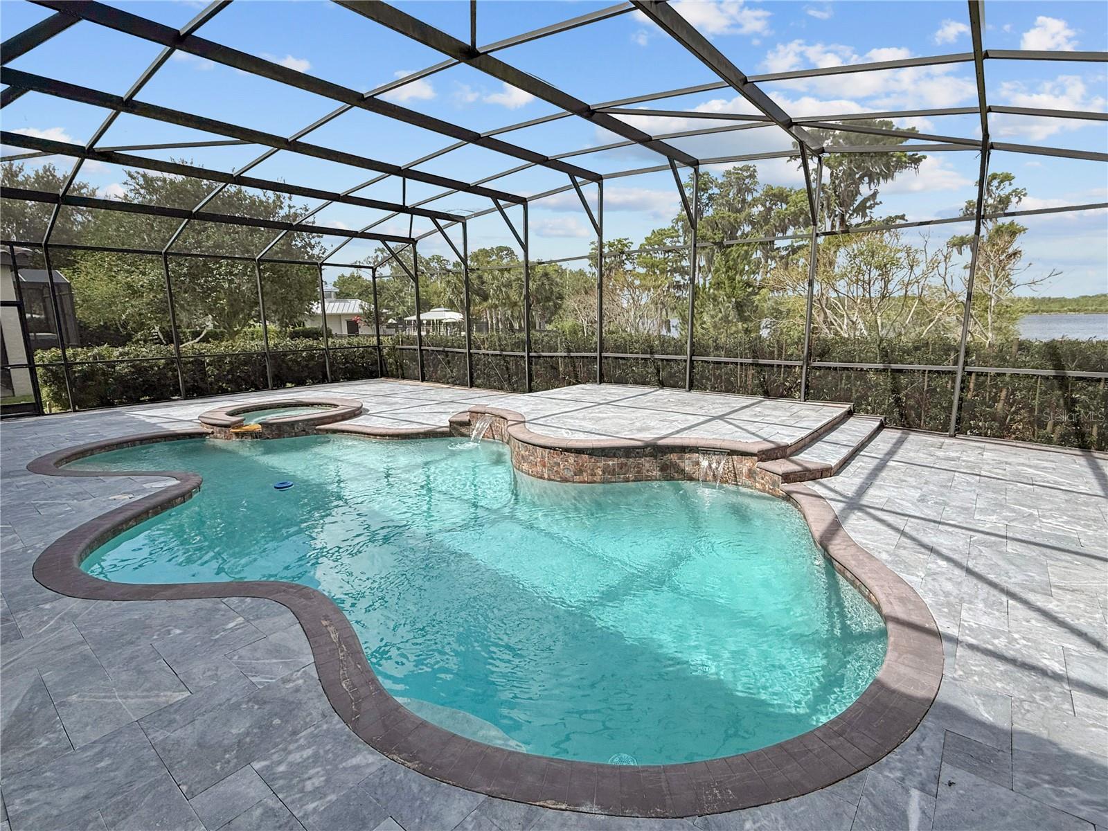 8394 LOOKOUT POINTE DR