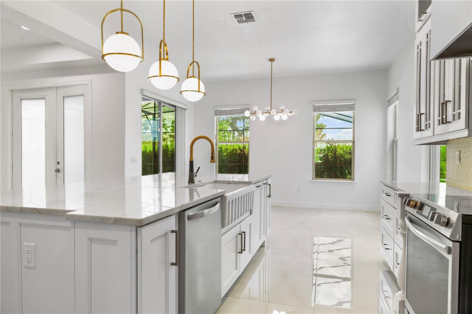 8394 LOOKOUT POINTE DR