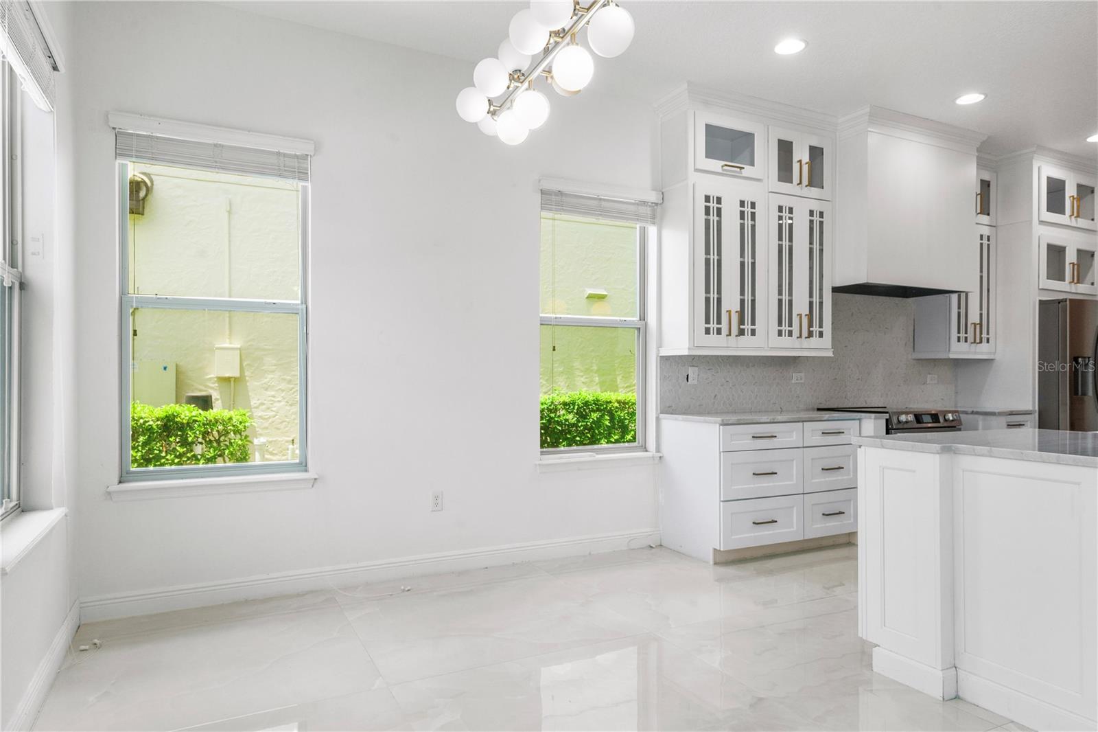8394 LOOKOUT POINTE DR
