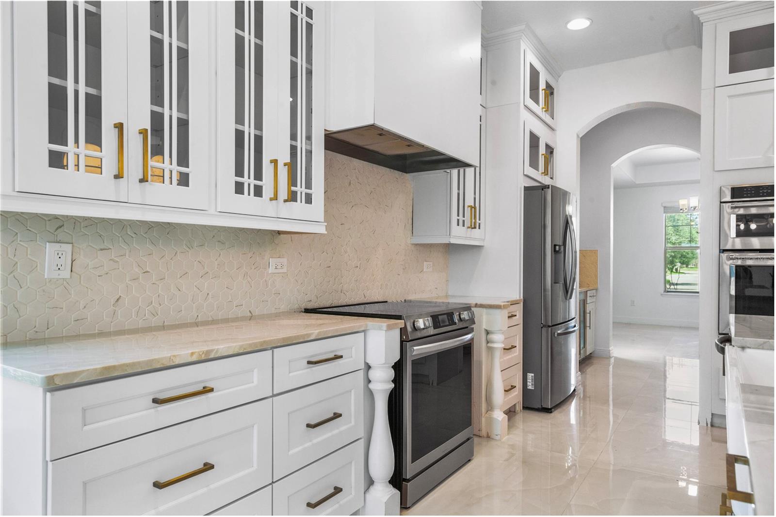 8394 LOOKOUT POINTE DR