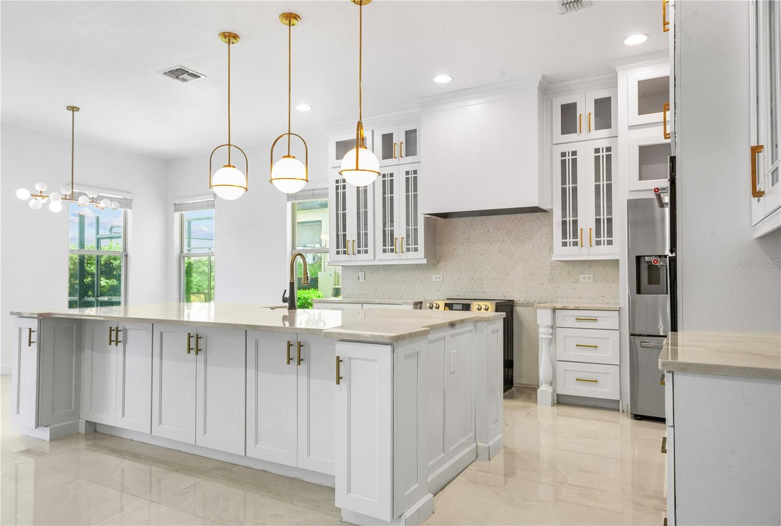 8394 LOOKOUT POINTE DR