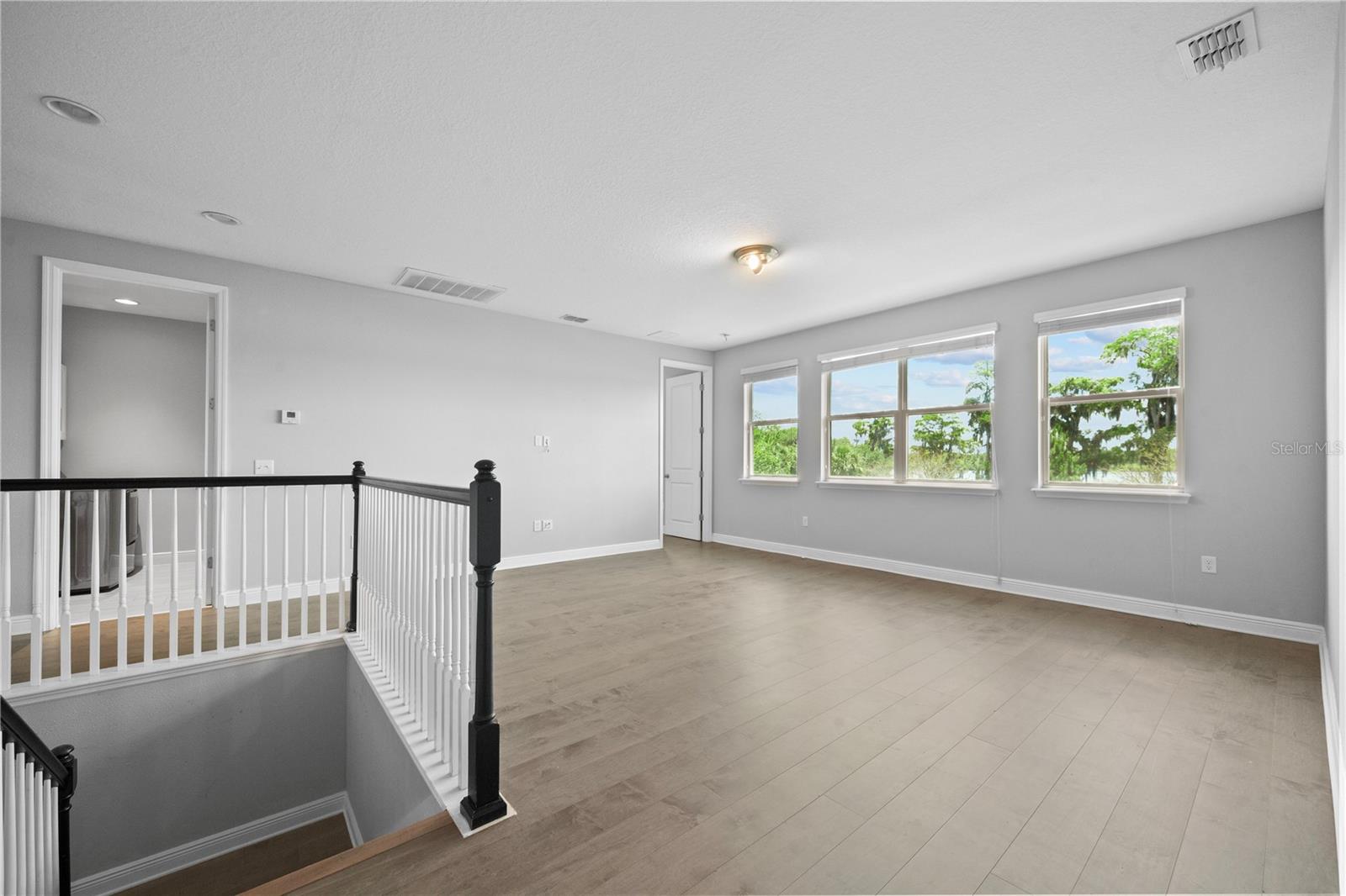 8394 LOOKOUT POINTE DR