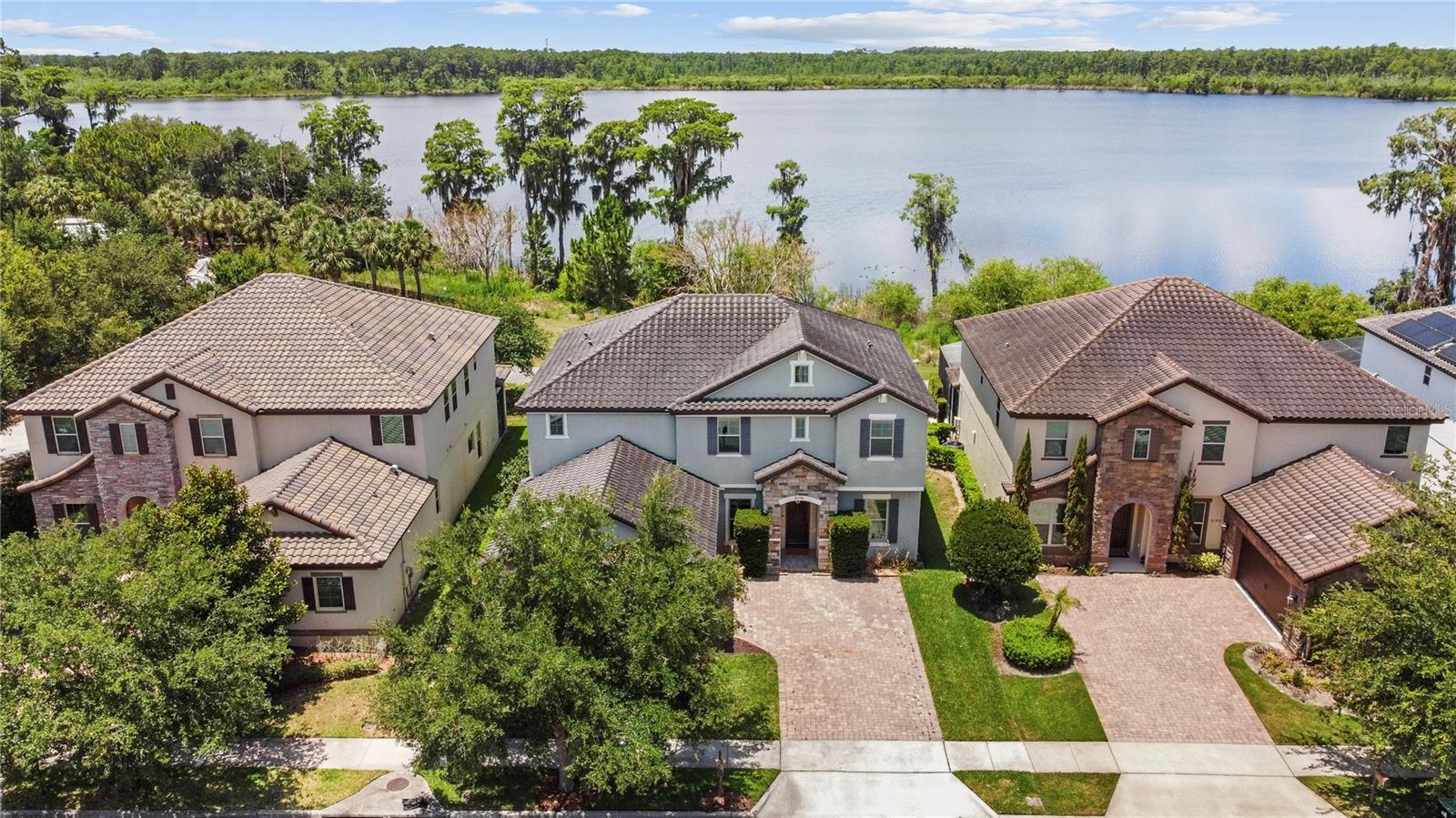 8394 LOOKOUT POINTE DR