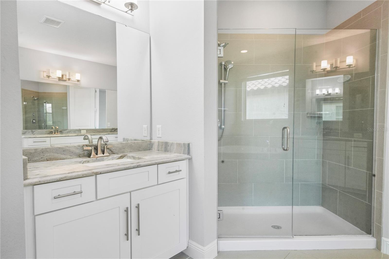 8394 LOOKOUT POINTE DR