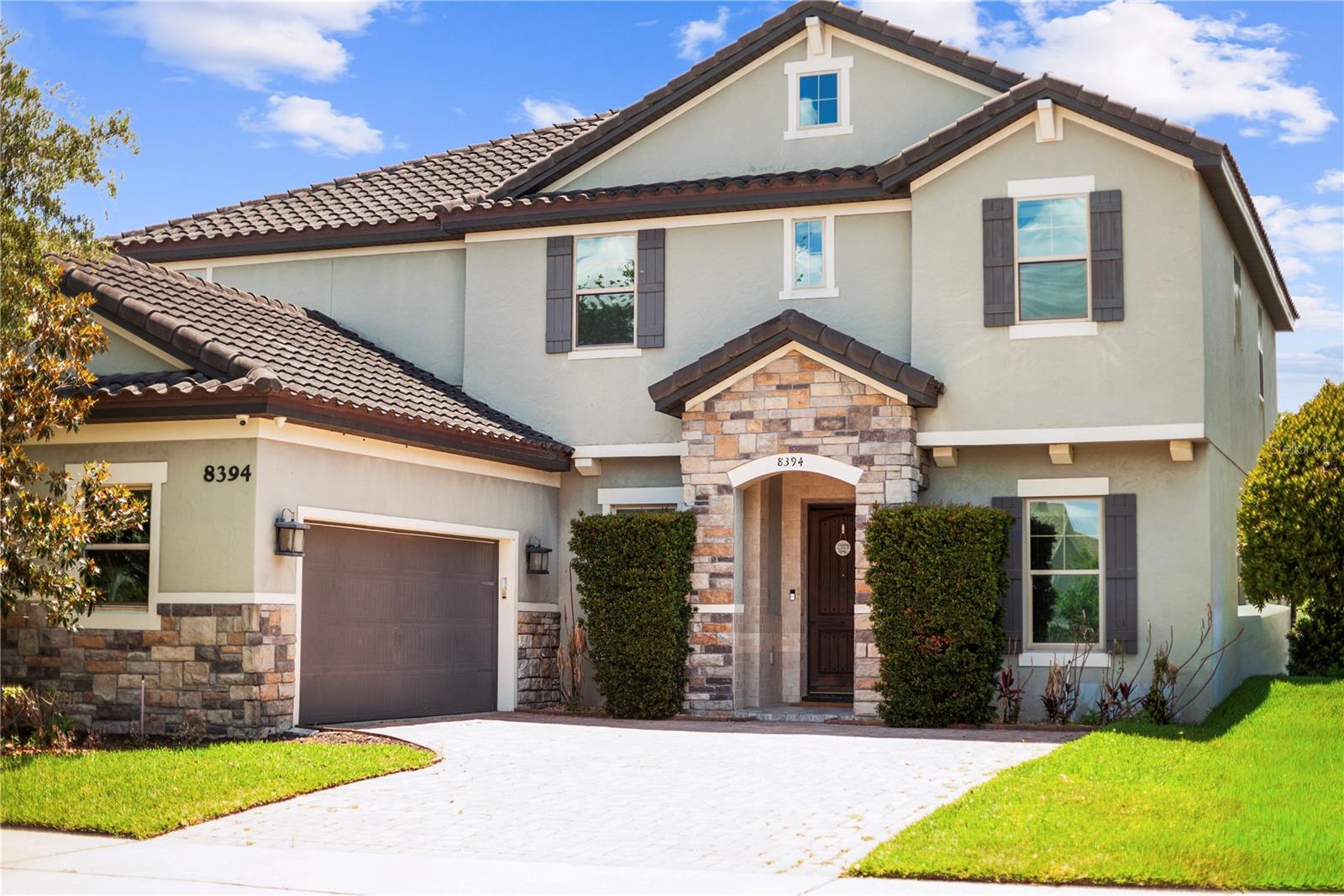8394 LOOKOUT POINTE DR