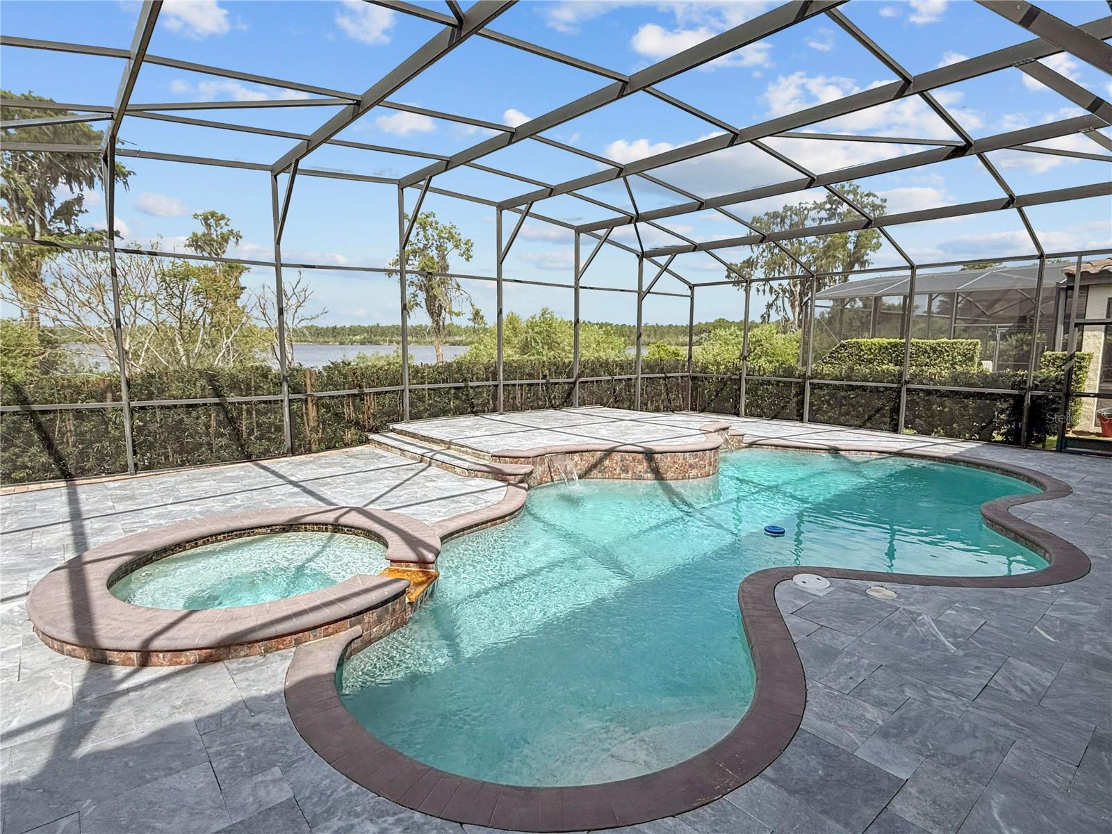 8394 LOOKOUT POINTE DR