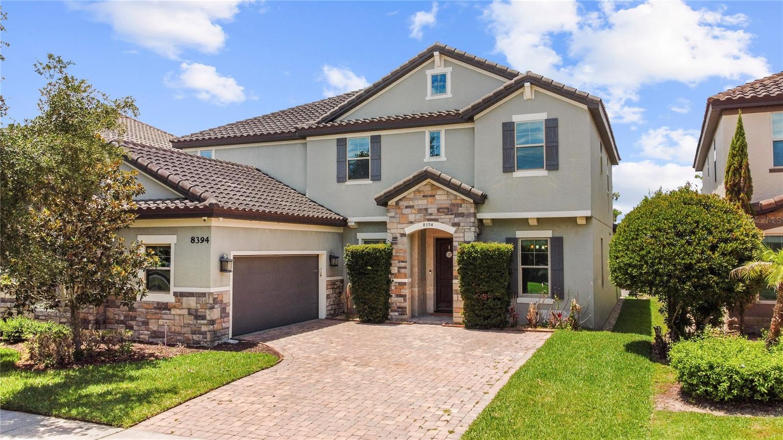 8394 LOOKOUT POINTE DR