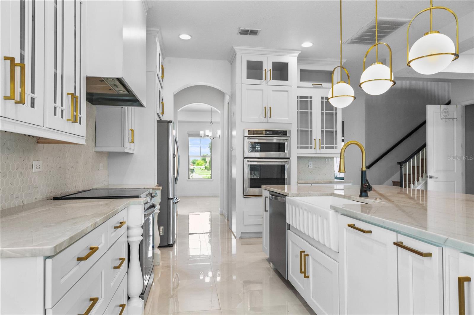 8394 LOOKOUT POINTE DR