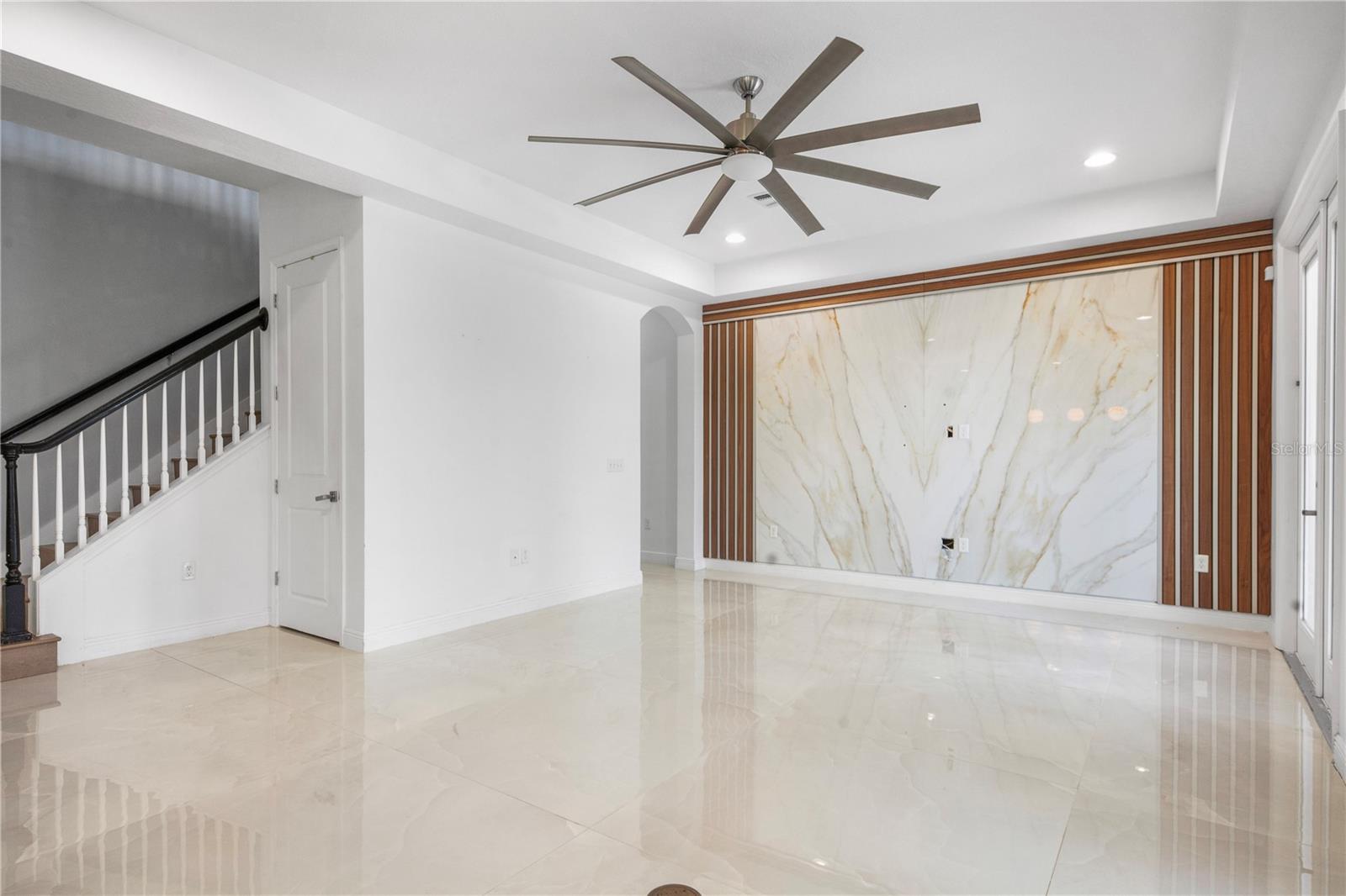 8394 LOOKOUT POINTE DR